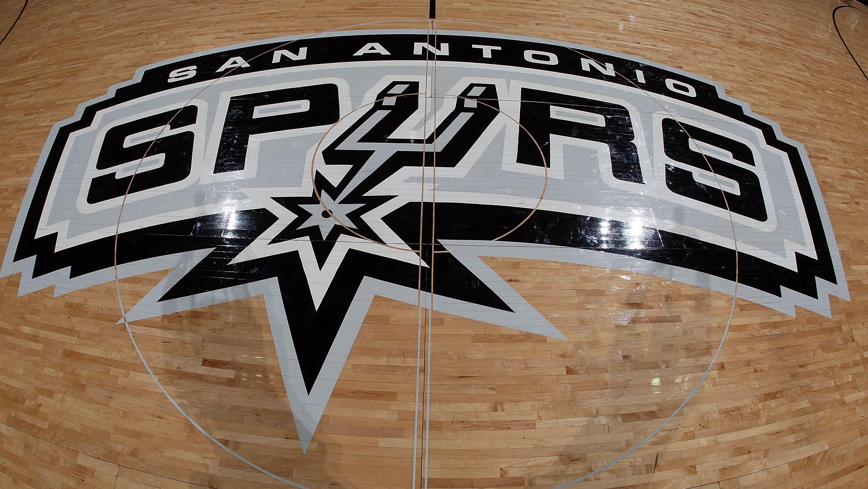 Dallas Mavericks v San Antonio Spurs, Game 1