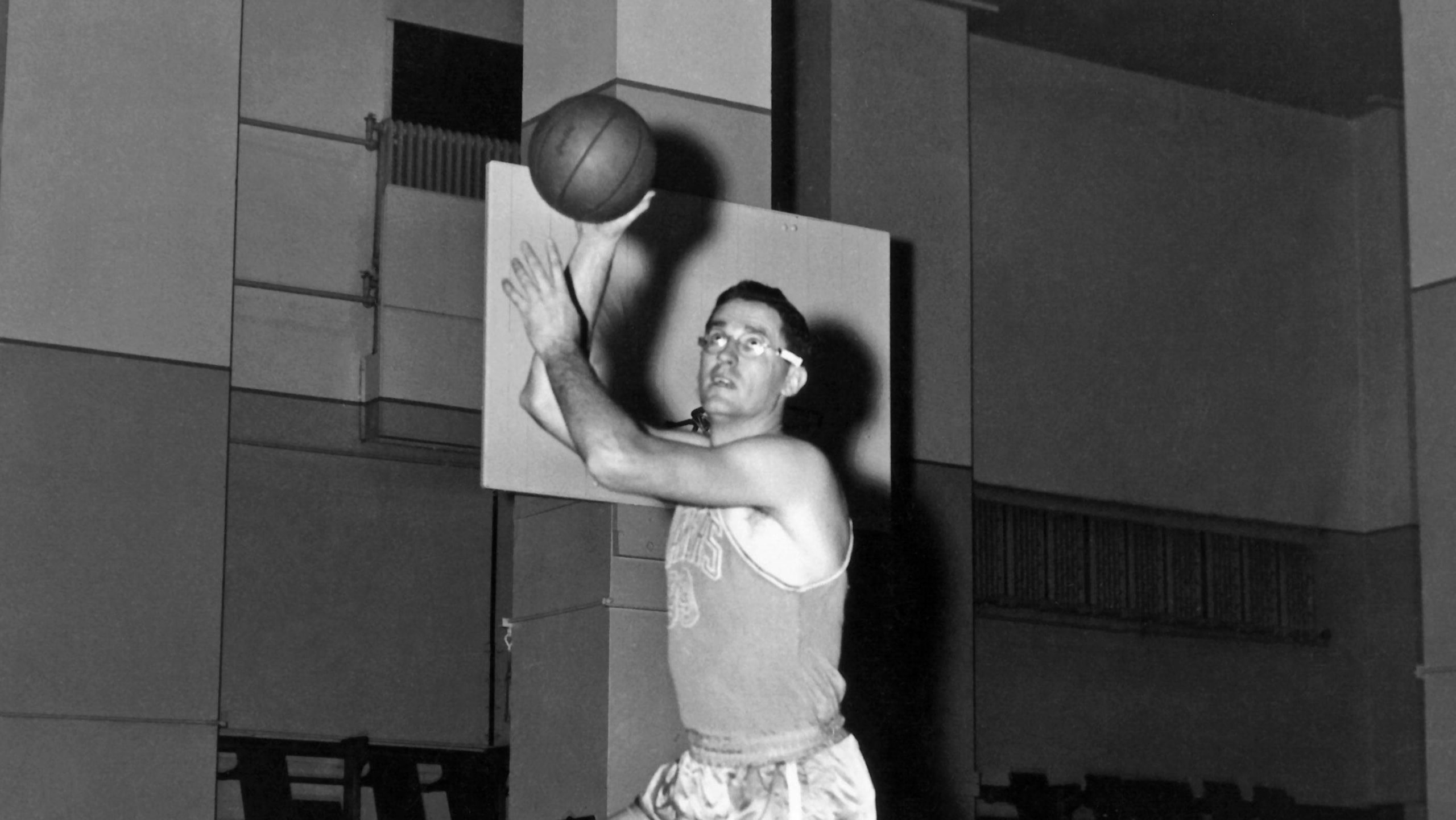 Minneapolis Lakers: George Mikan Minneapolis Lakers: George Mikan