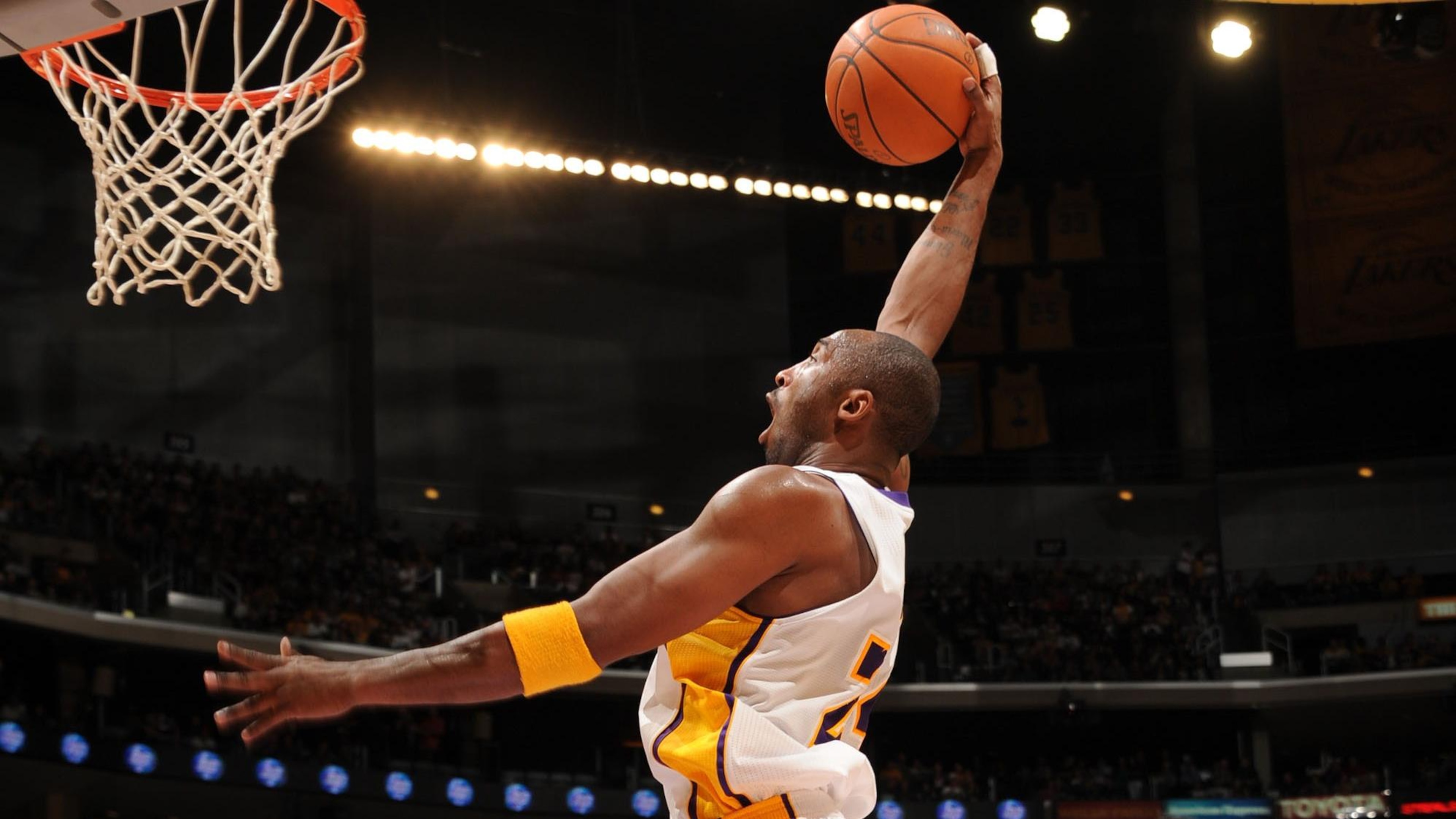 Phoenix Suns v Los Angeles Lakers