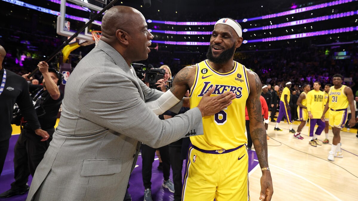 Magic Johnson Has 2 Questions for LeBron's 76ers & Declares Knicks 'My ...