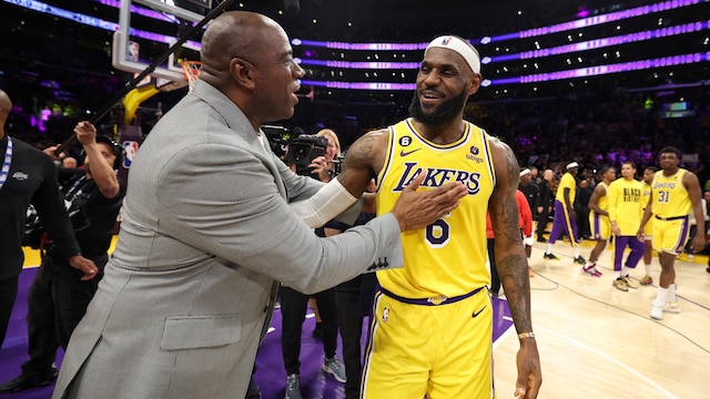 Magic Johnson Has 2 Questions for LeBron's 76ers & Declares Knicks 'My ...