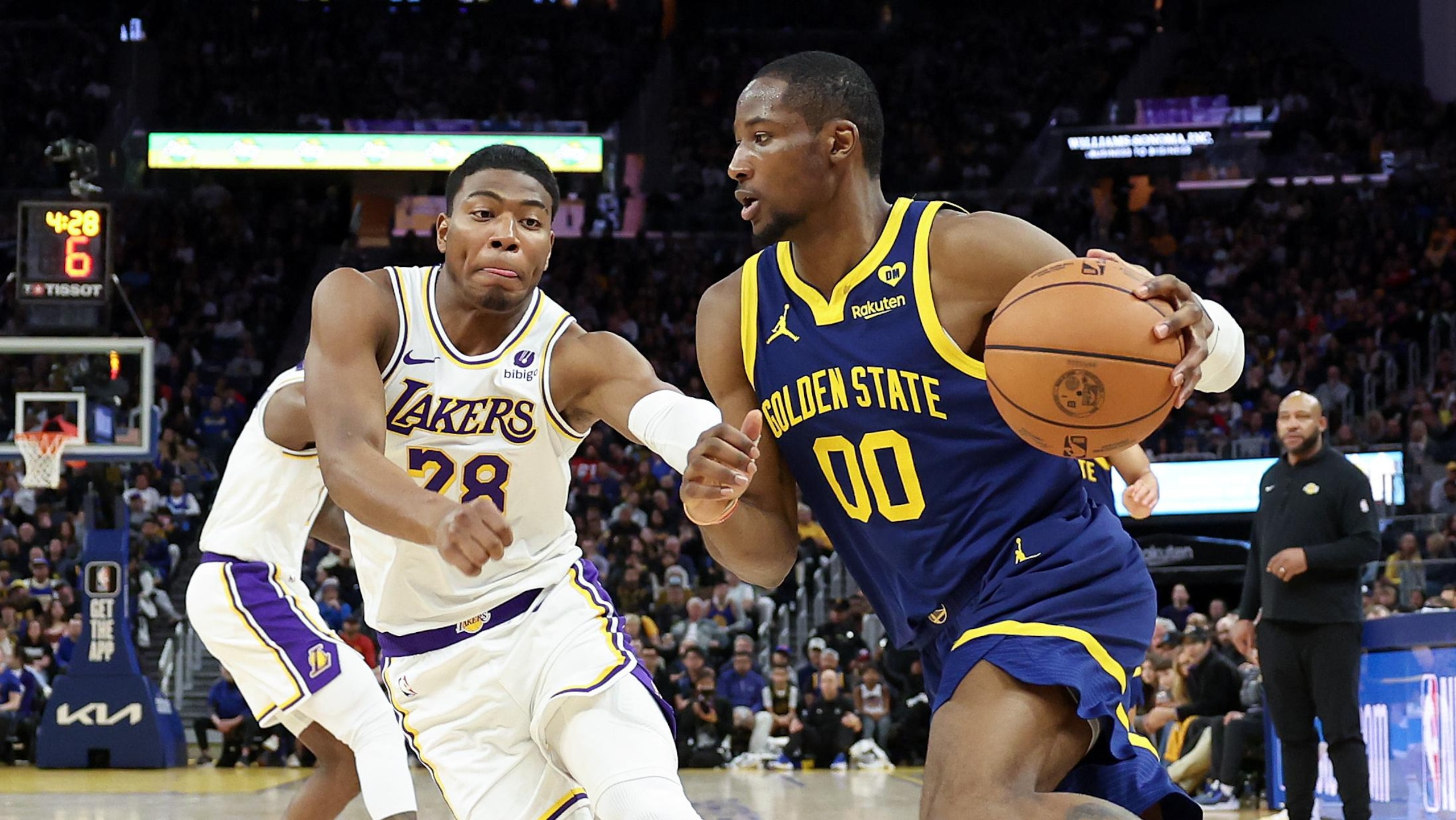 Los Angeles Lakers v Golden State Warriors