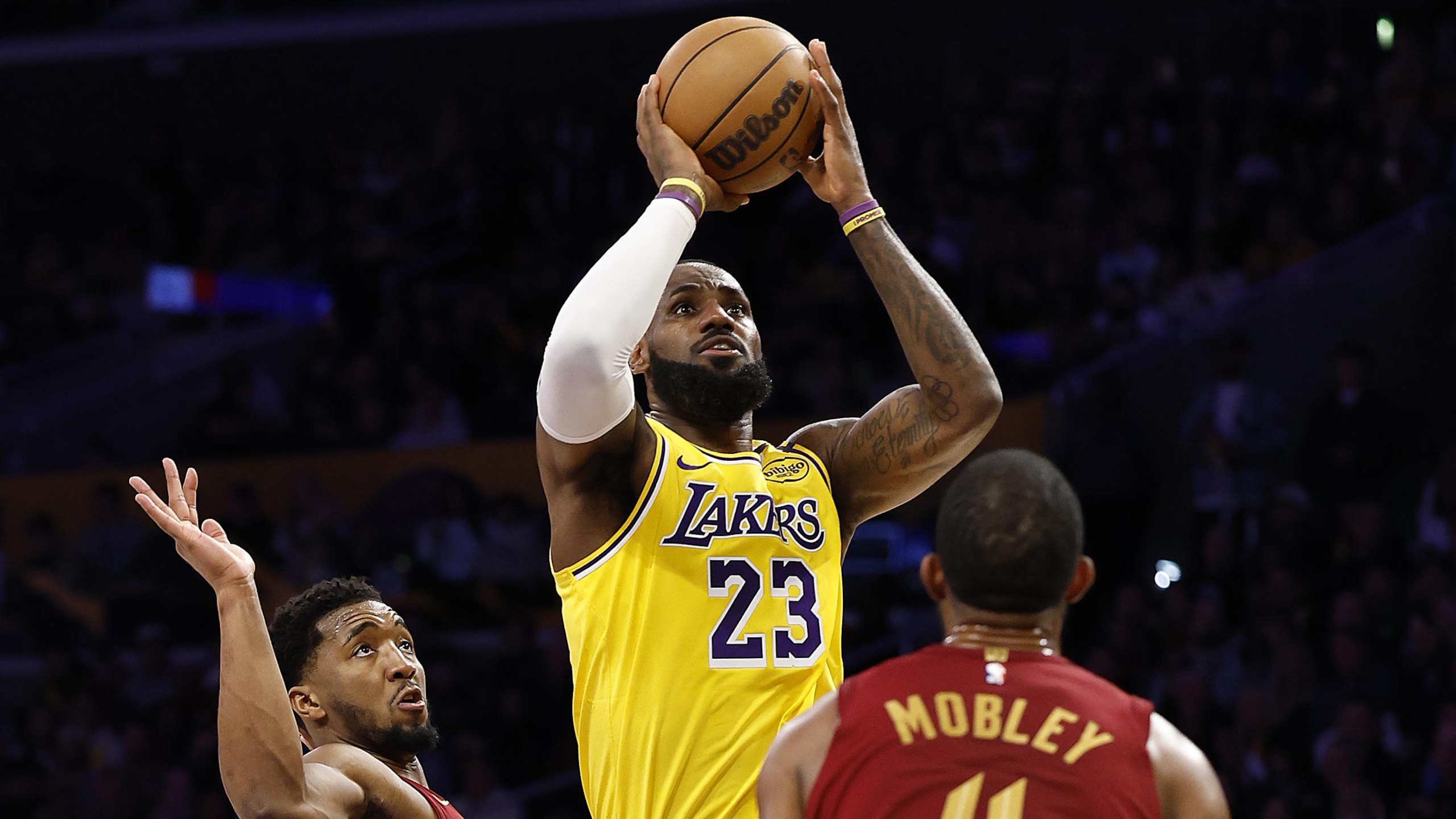 Cleveland Cavaliers v Los Angeles Lakers Cleveland Cavaliers v Los Angeles Lakers