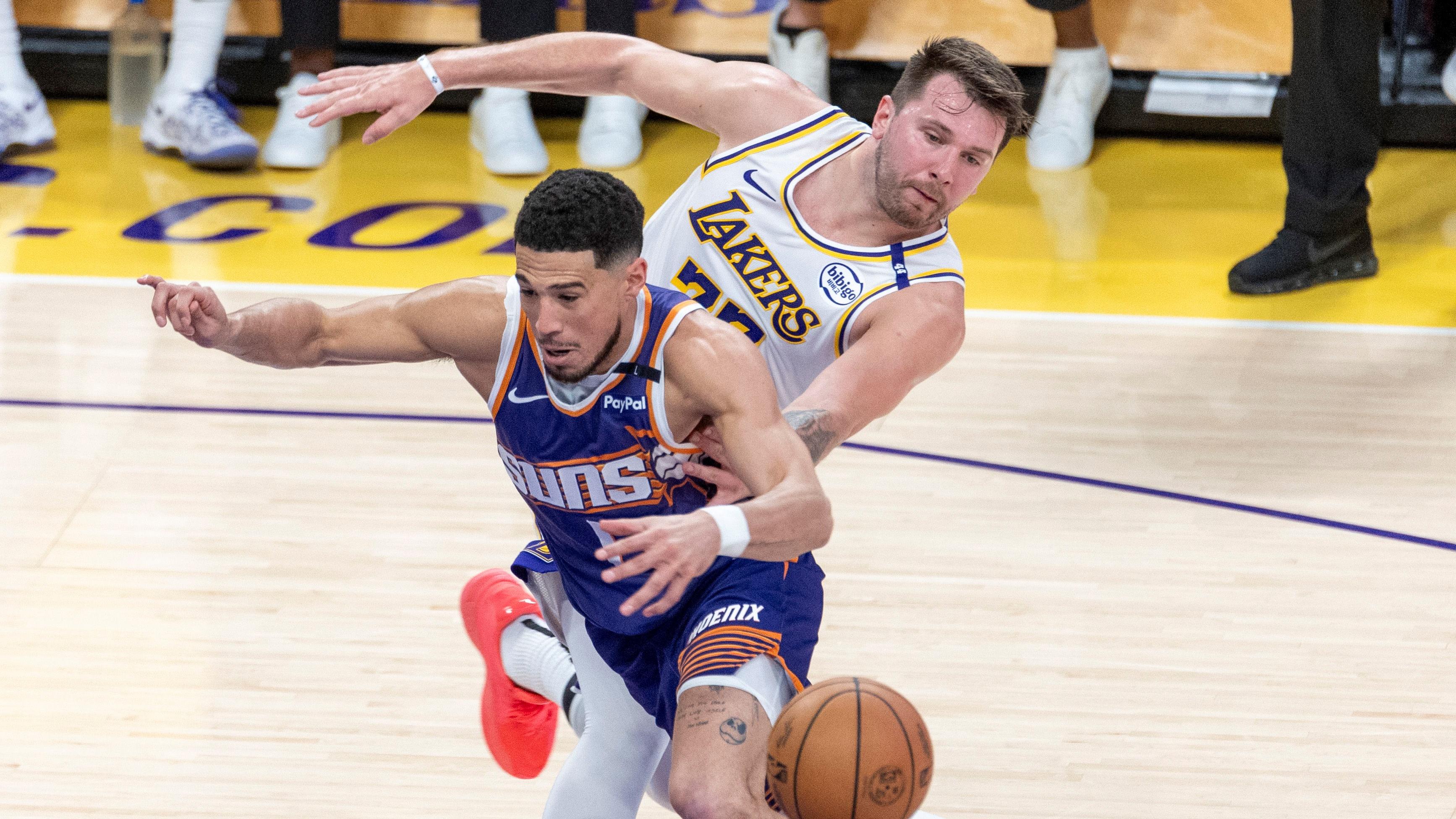 U.S.-LOS ANGELES-BASKETBALL-NBA-LAKERS VS SUNS