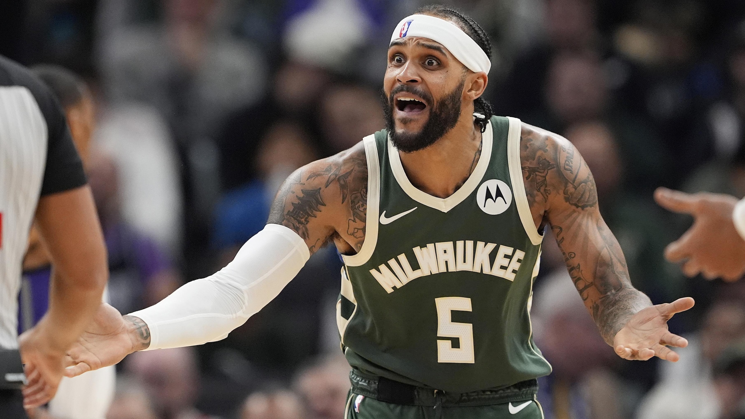 Sacramento Kings v Milwaukee Bucks
