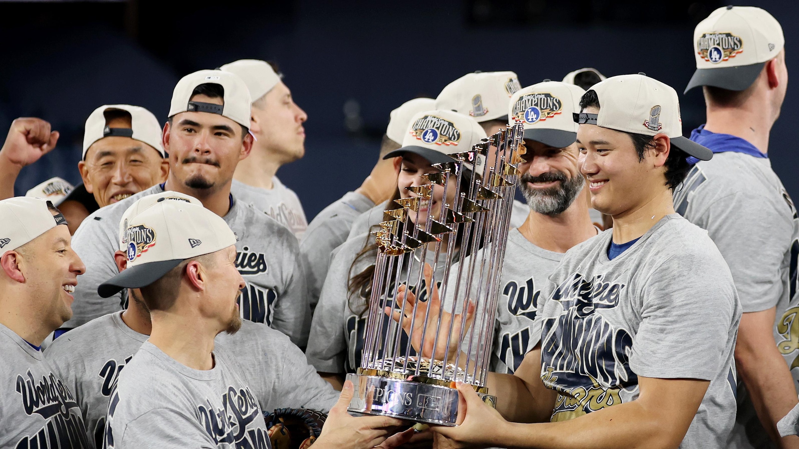 World Series - Los Angeles Dodgers v Toronto Blue Jays - Game Seven World Series - Los Angeles Dodgers v Toronto Blue Jays - Game Seven