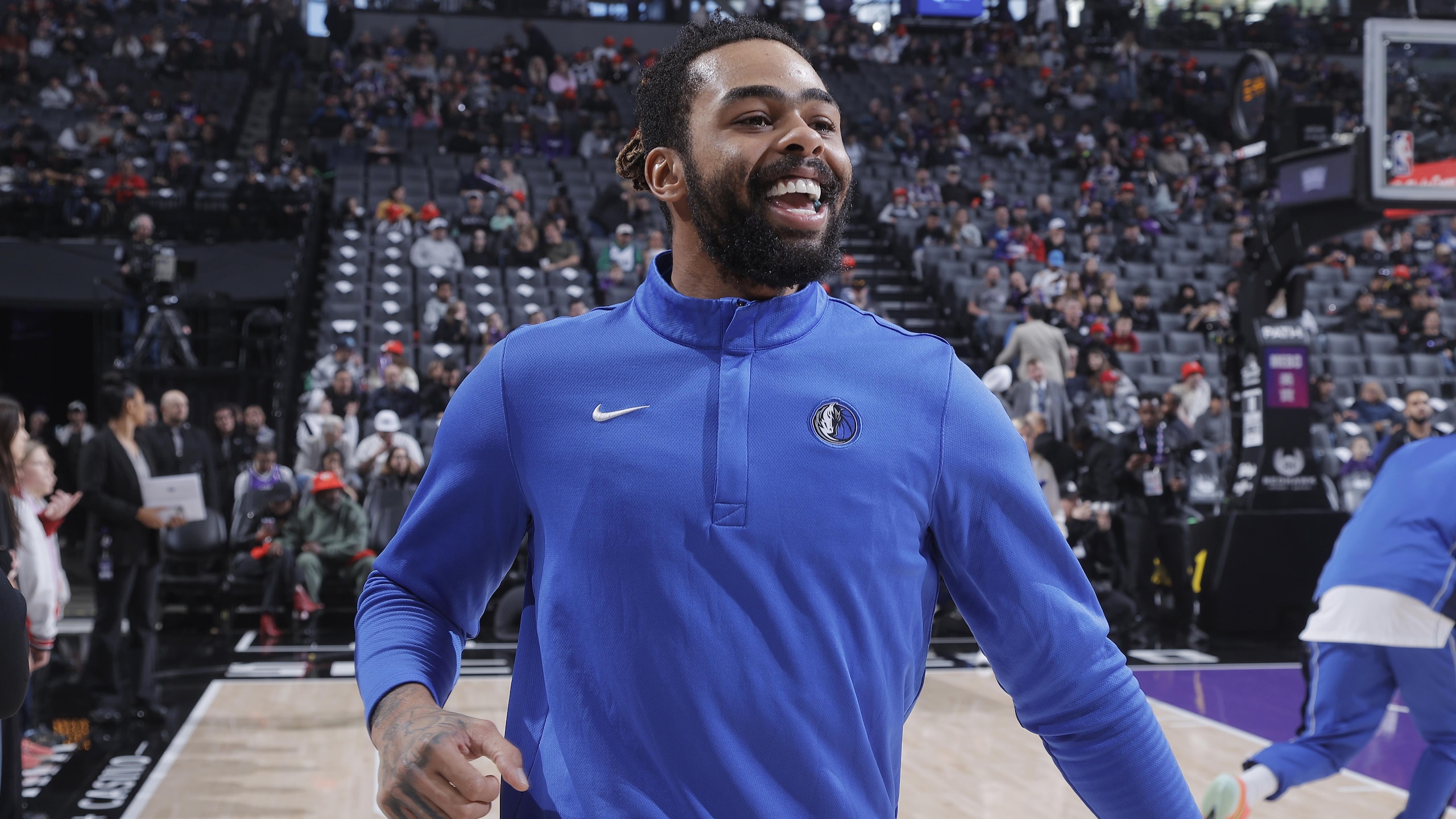 Dallas Mavericks v Sacramento Kings