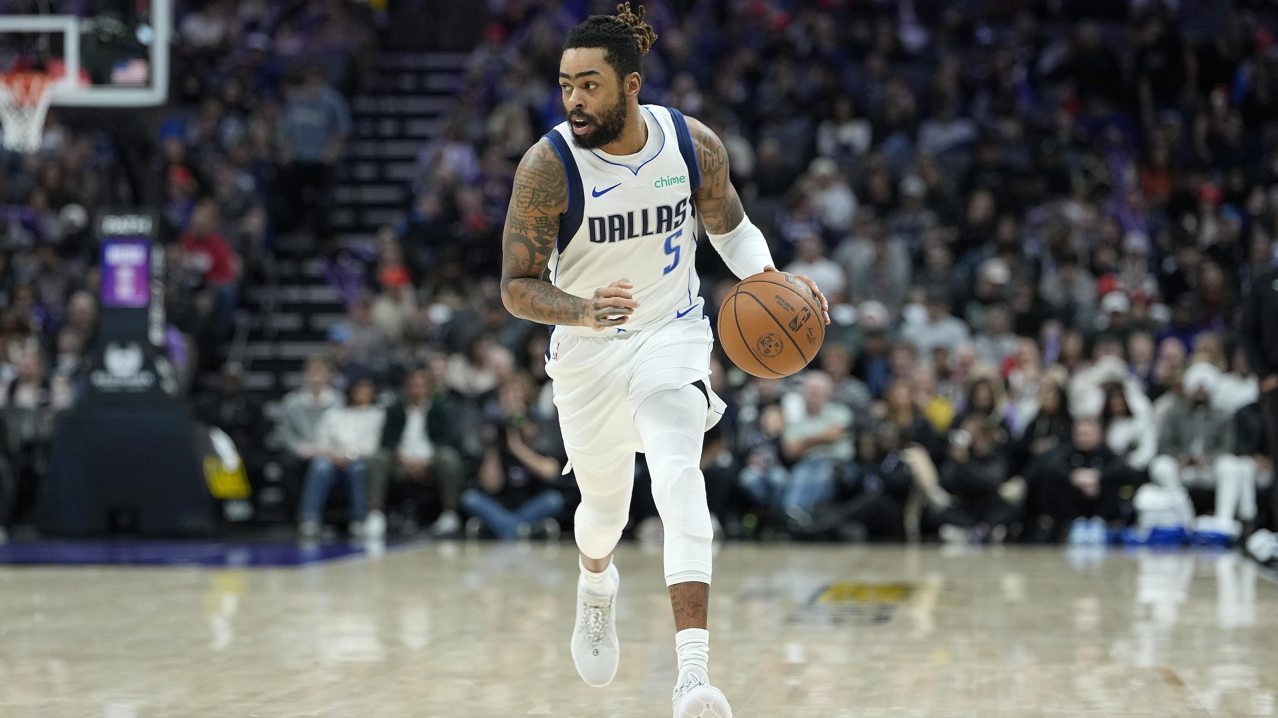Dallas Mavericks v Sacramento Kings