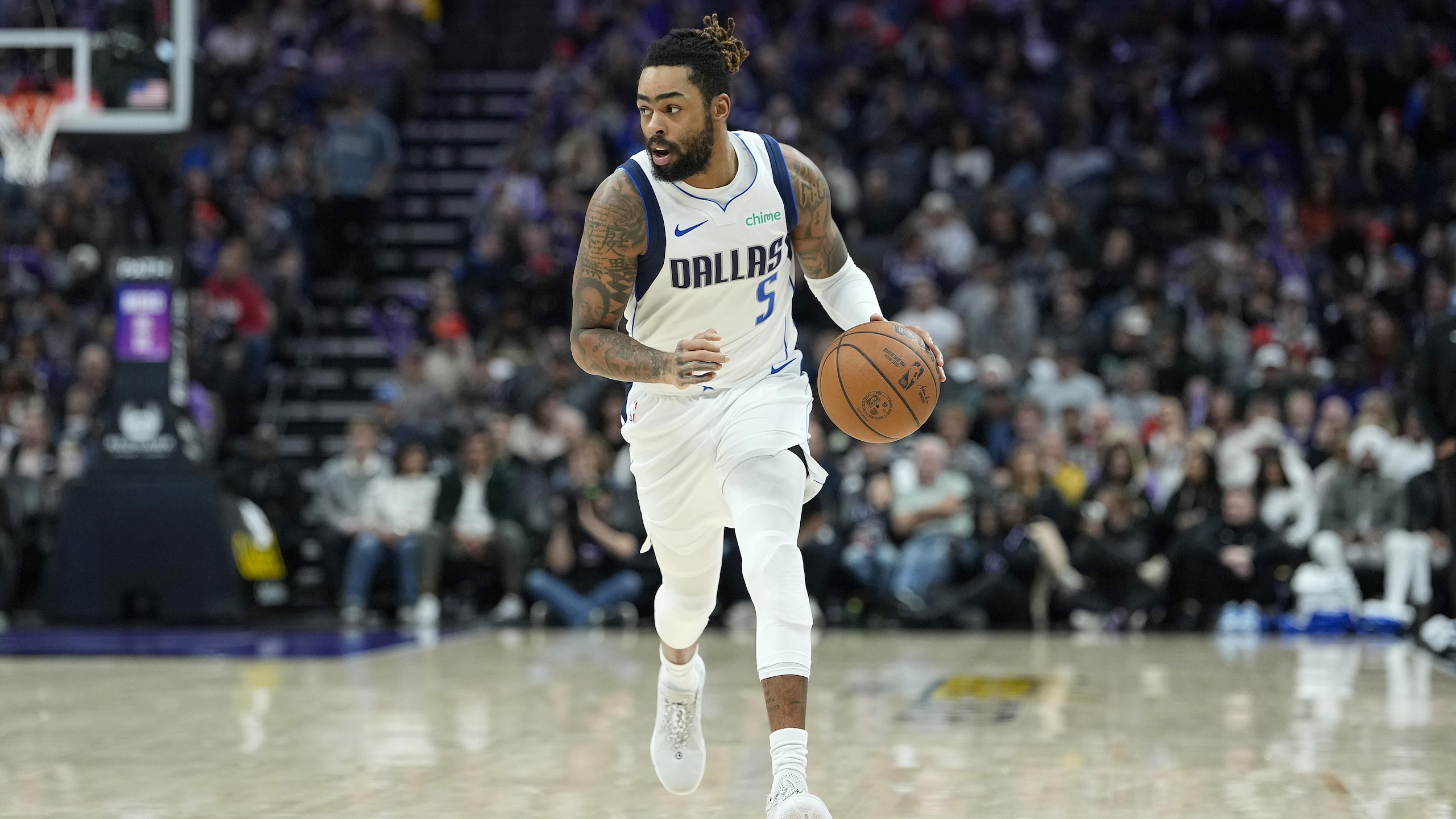 Dallas Mavericks v Sacramento Kings