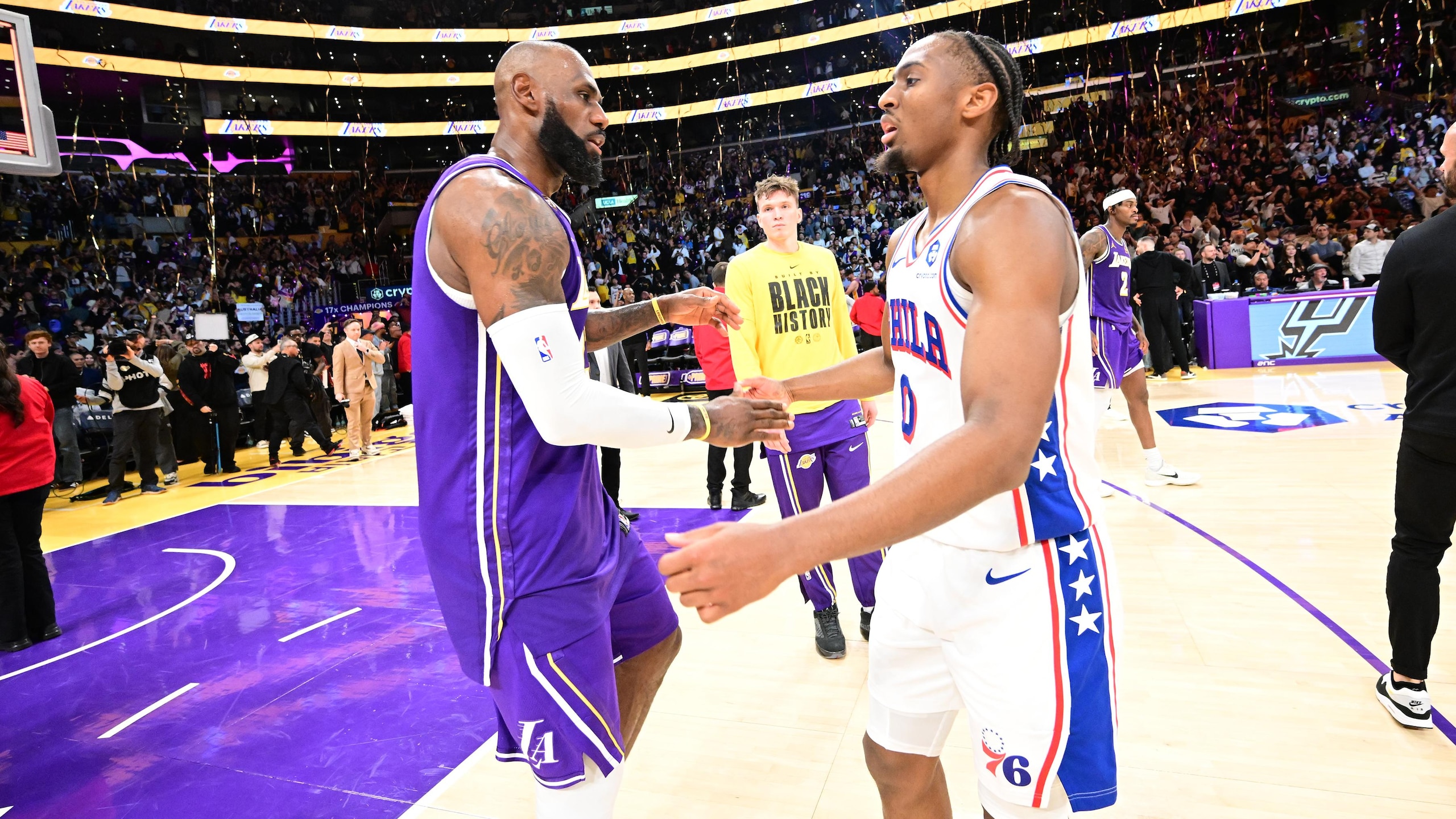 Philadelphia 76ers v Los Angeles Lakers