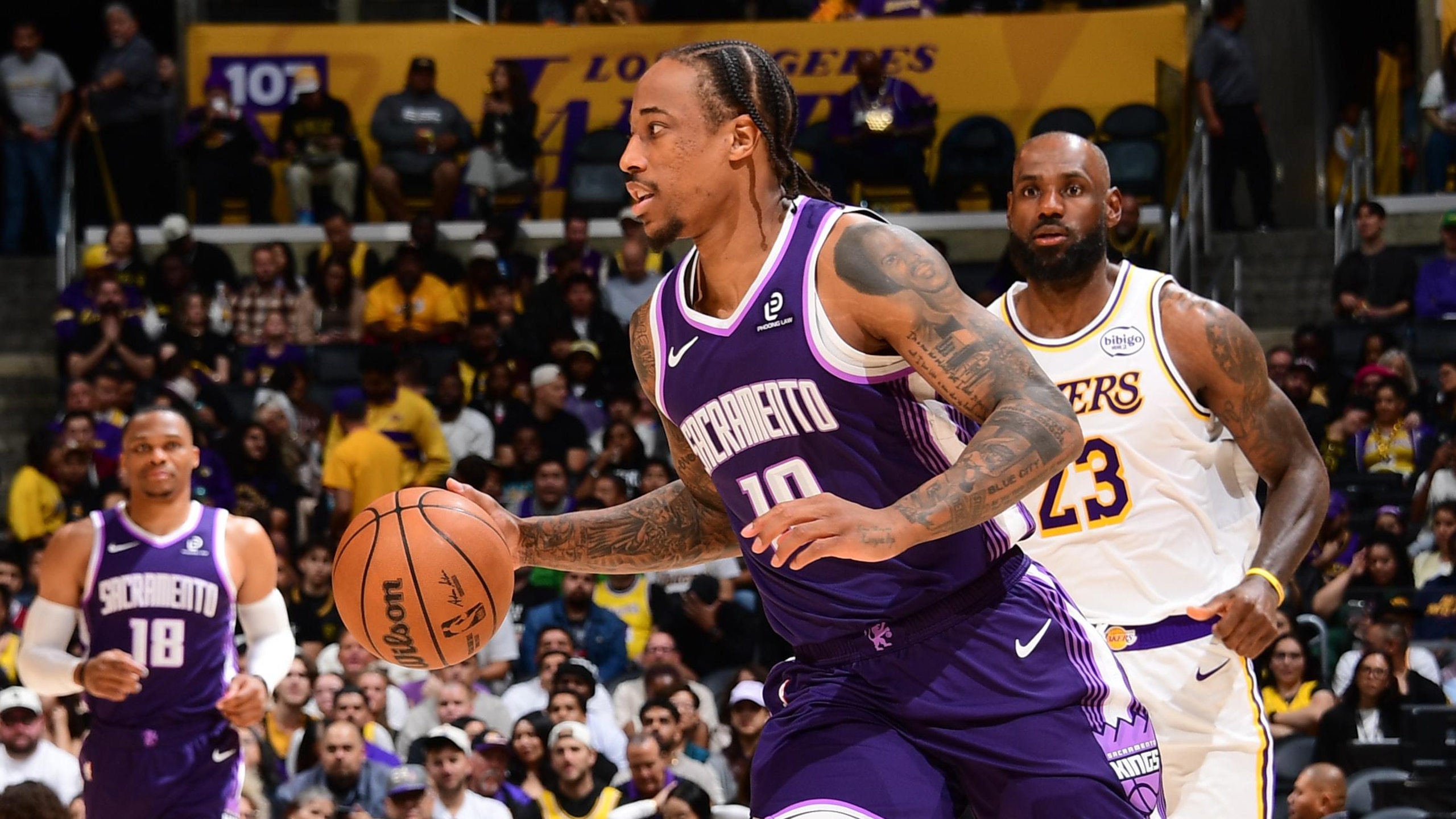 Sacramento Kings v Los Angeles Lakers