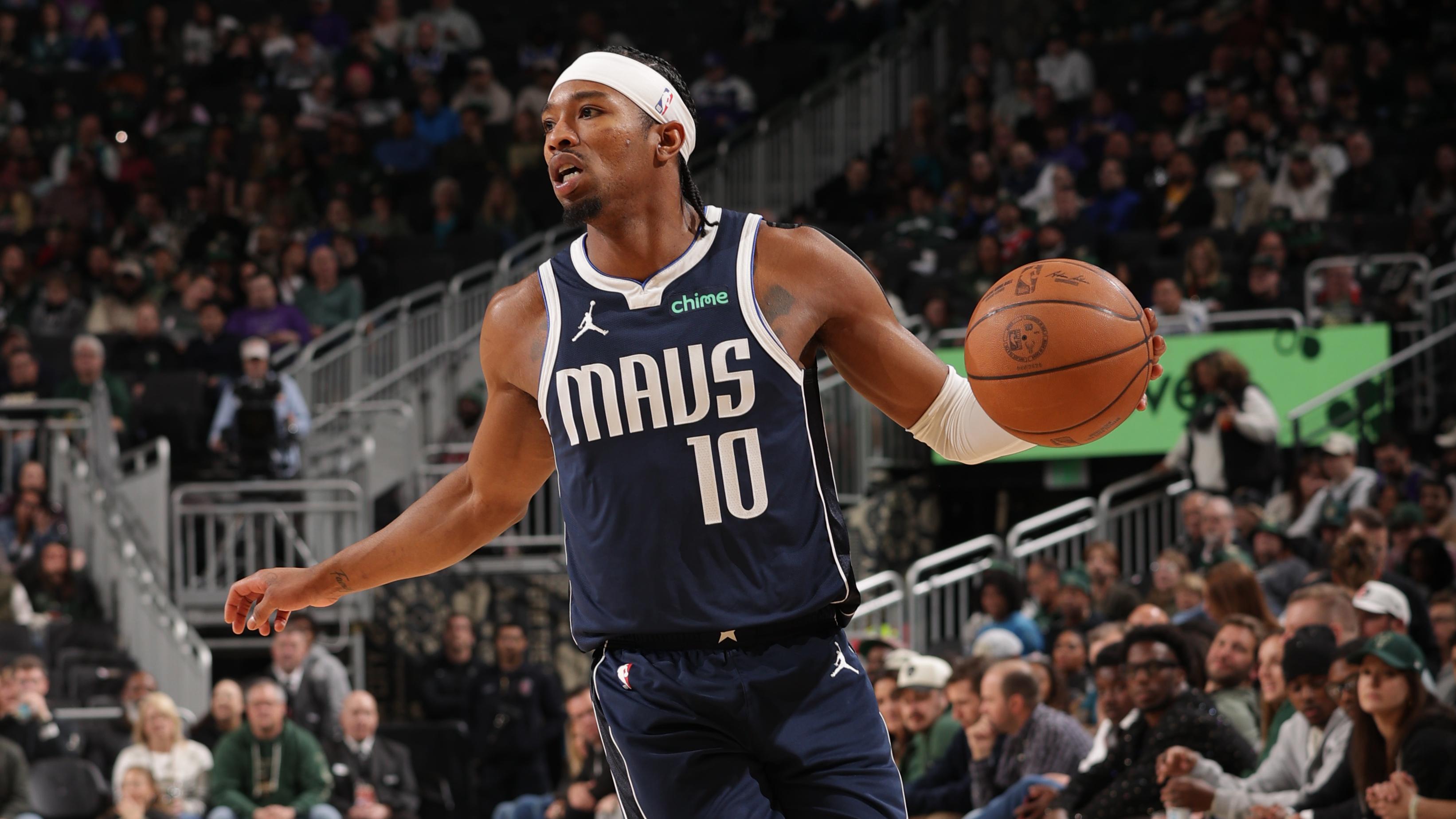 Dallas Mavericks v Milwaukee Bucks