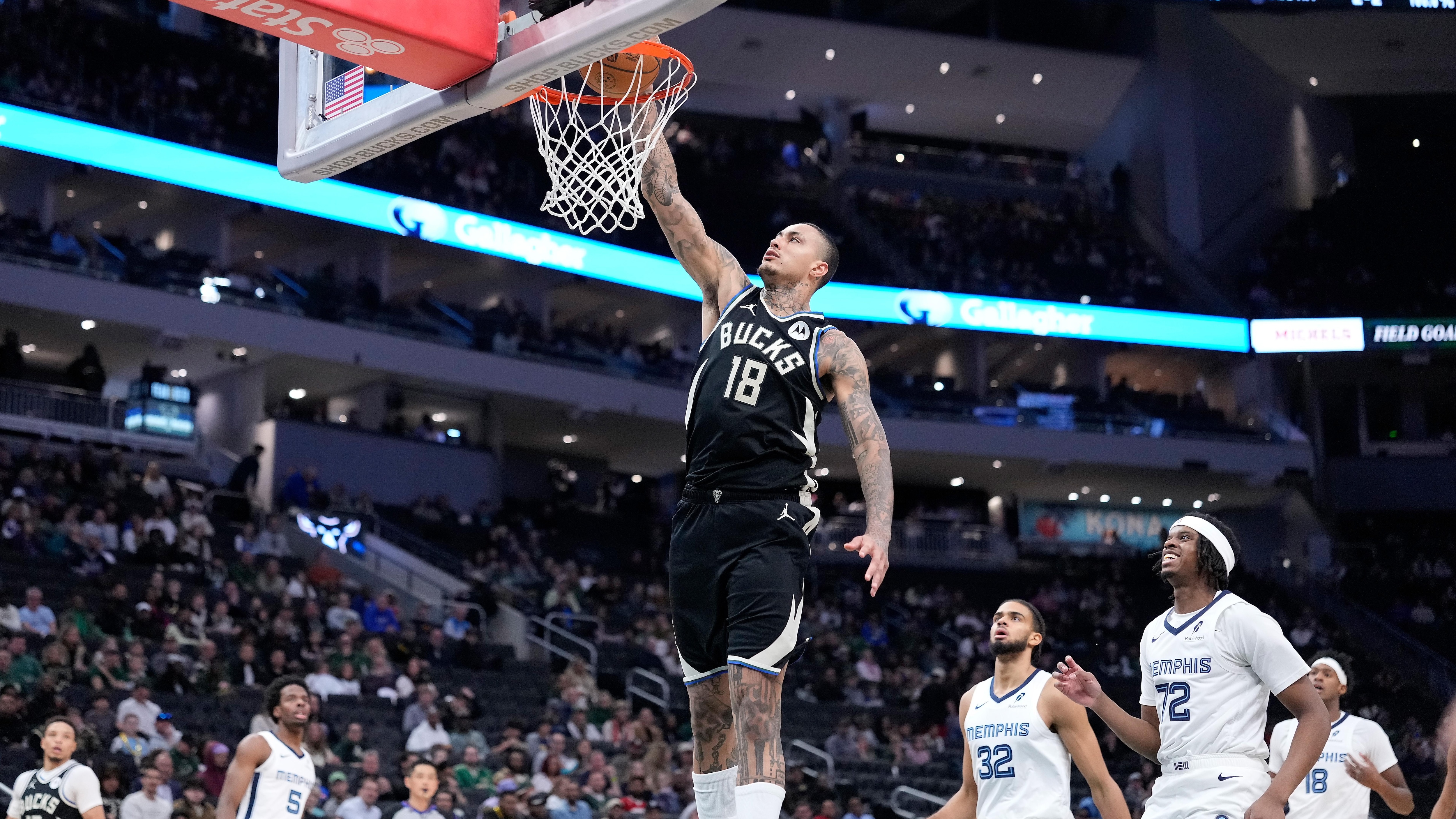 Memphis Grizzlies v Milwaukee Bucks