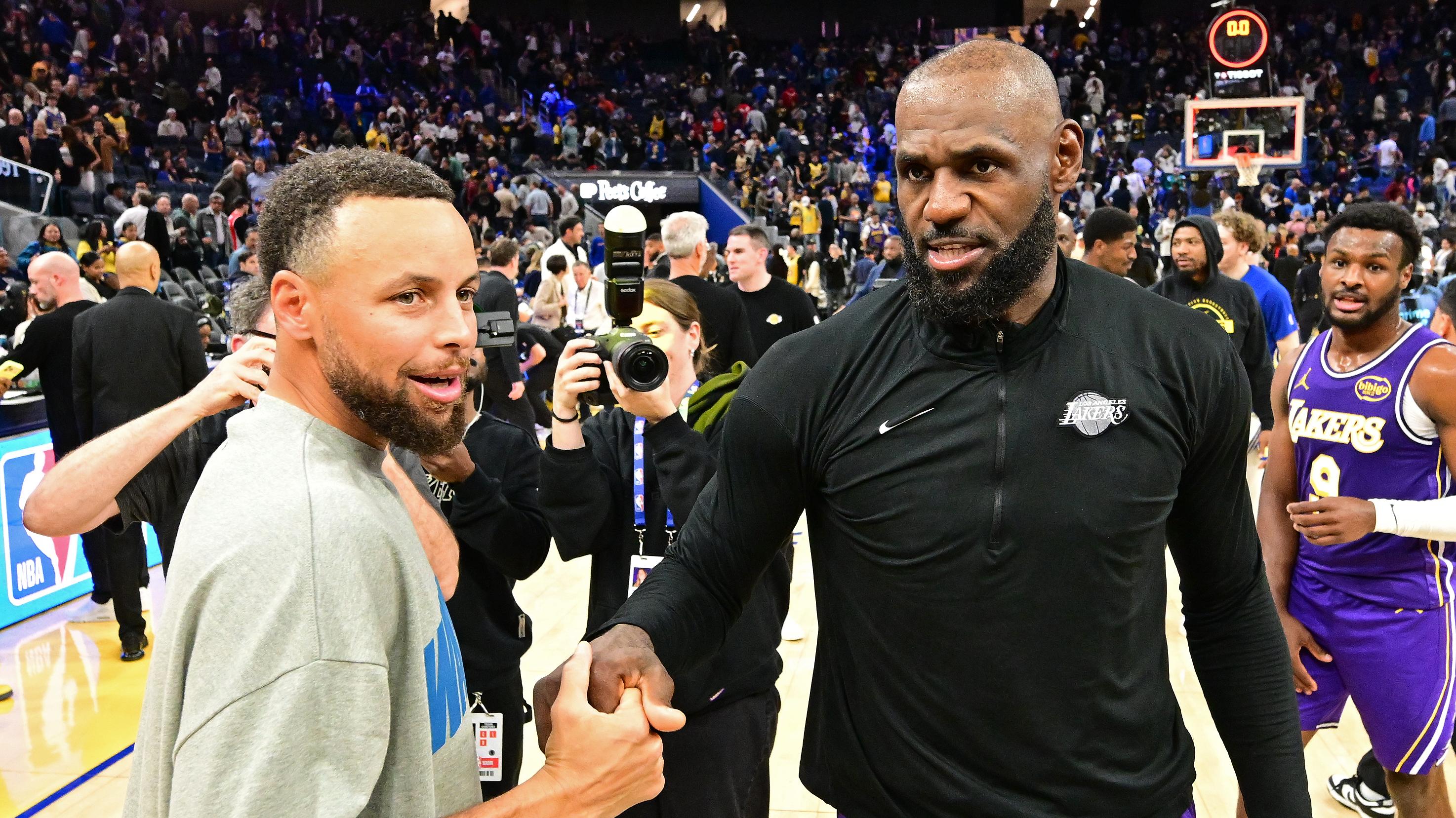 Los Angeles Lakers v Golden State Warriors Los Angeles Lakers v Golden State Warriors