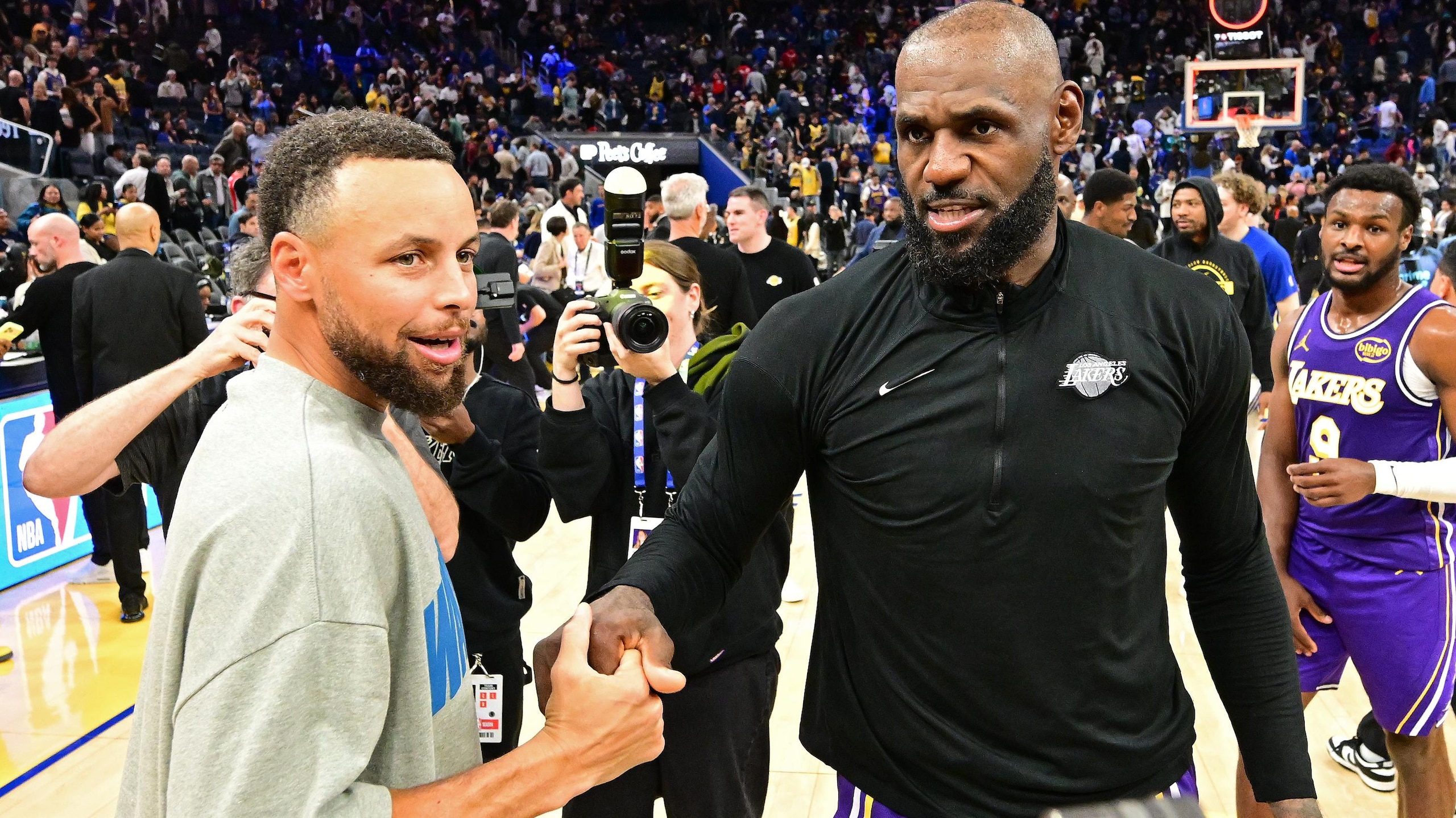 Los Angeles Lakers v Golden State Warriors