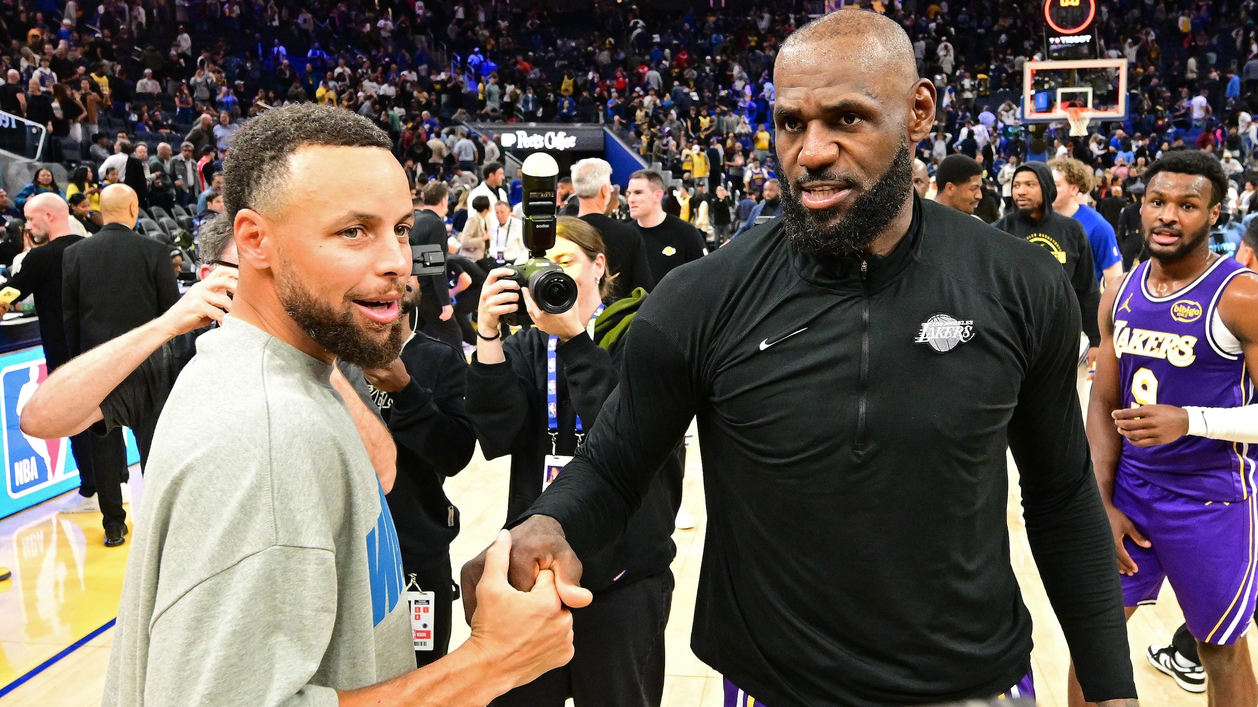 Los Angeles Lakers v Golden State Warriors
