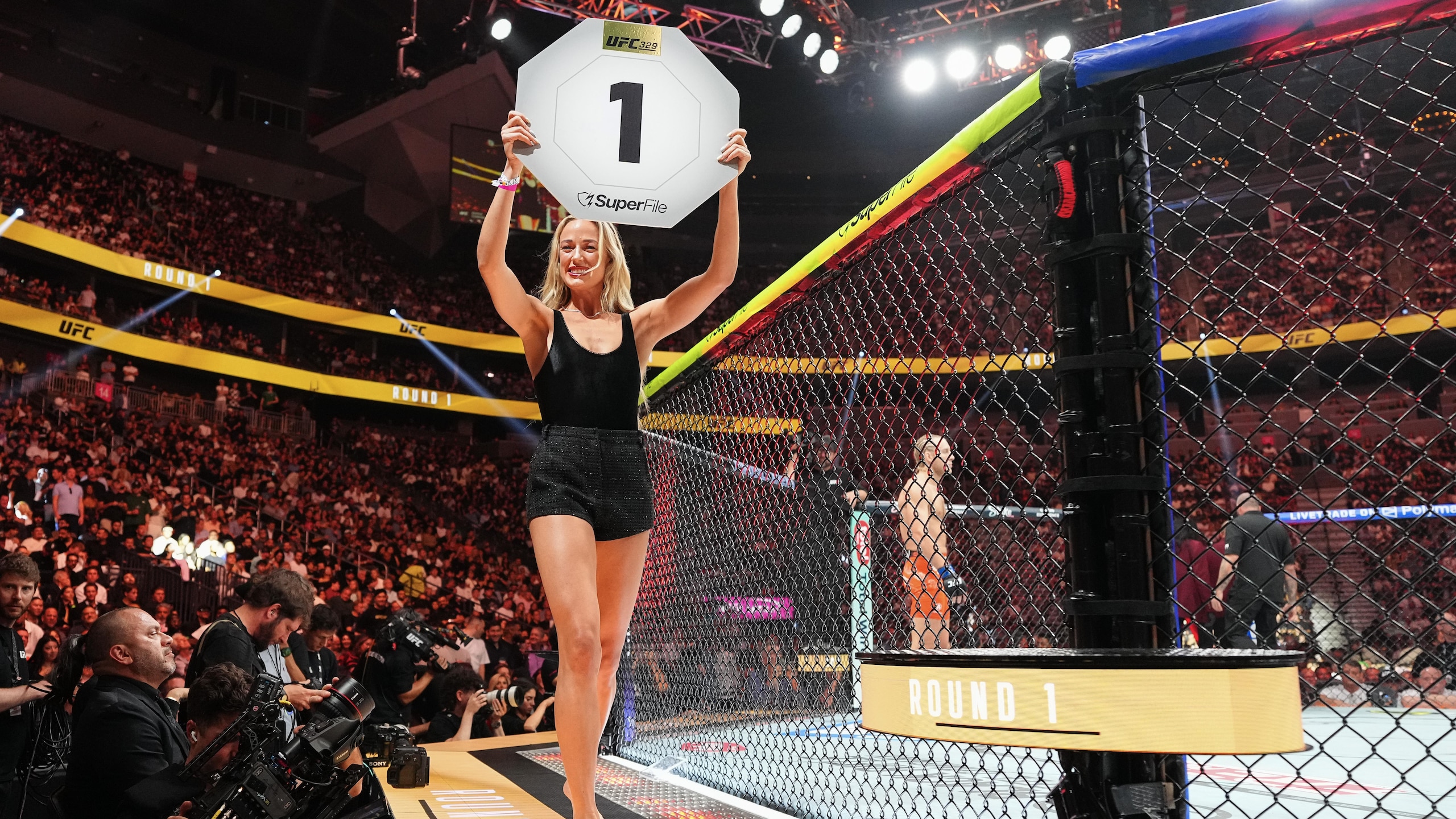 Sophie Cunningham at UFC 329👀