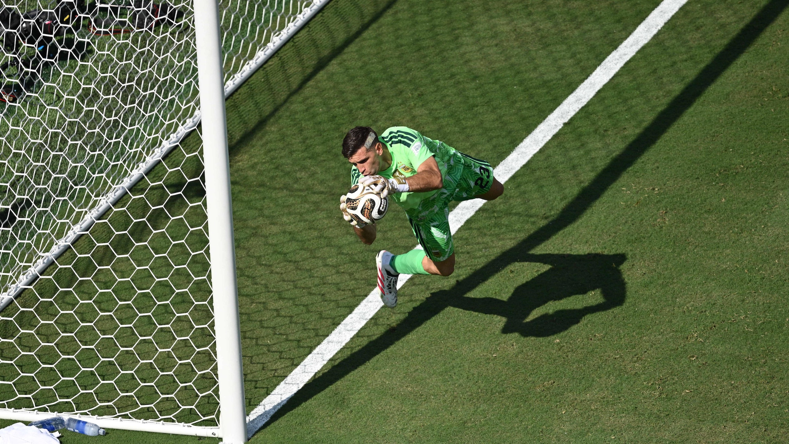 Martínez Sets Saves Record 🧤