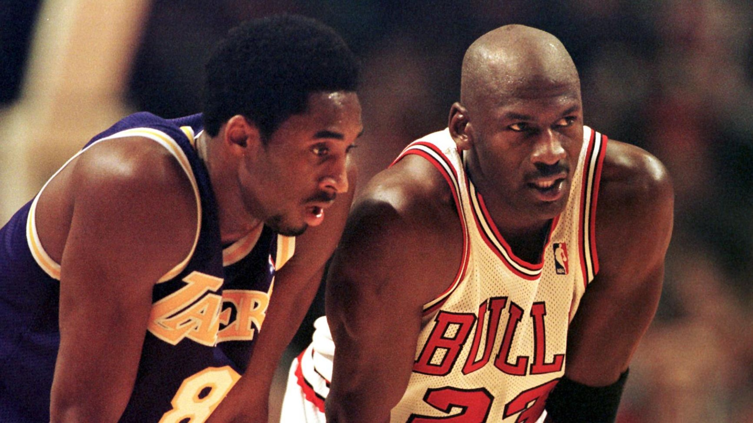 Los Angeles Lakers guard Kobe Bryant(L) and Chicag