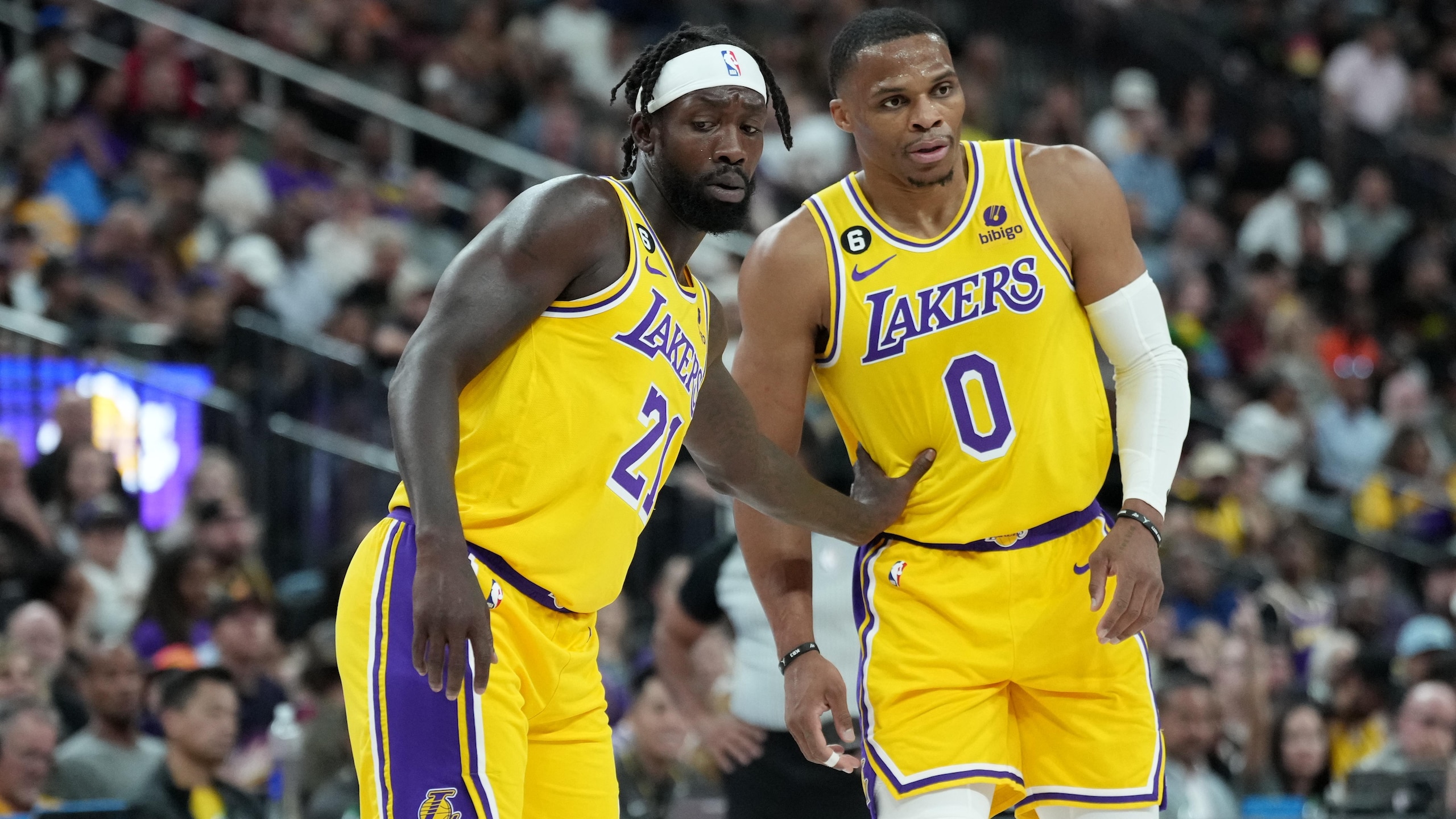 Phoenix Suns v Los Angeles Lakers