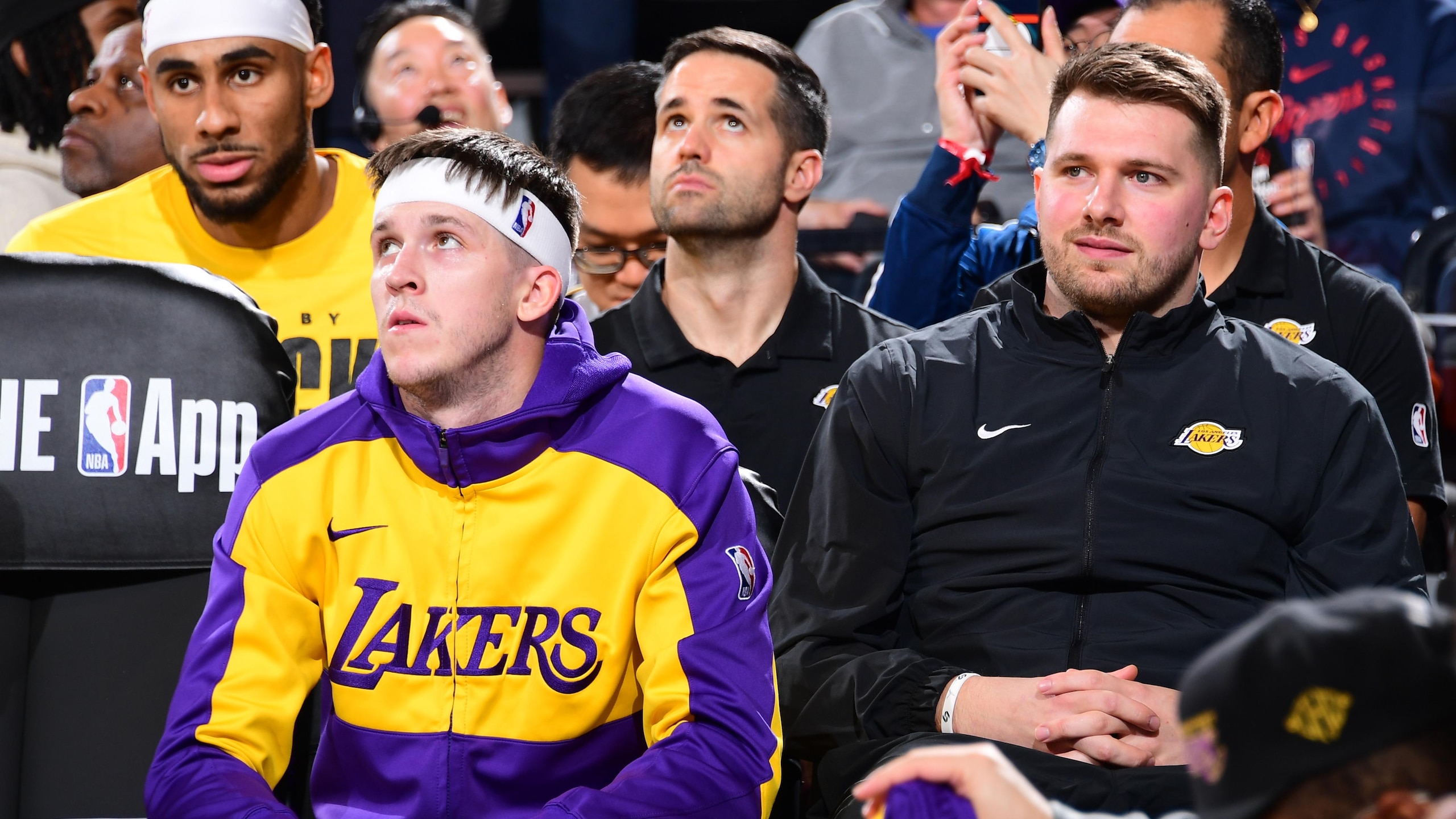 Los Angeles Lakers v LA Clippers