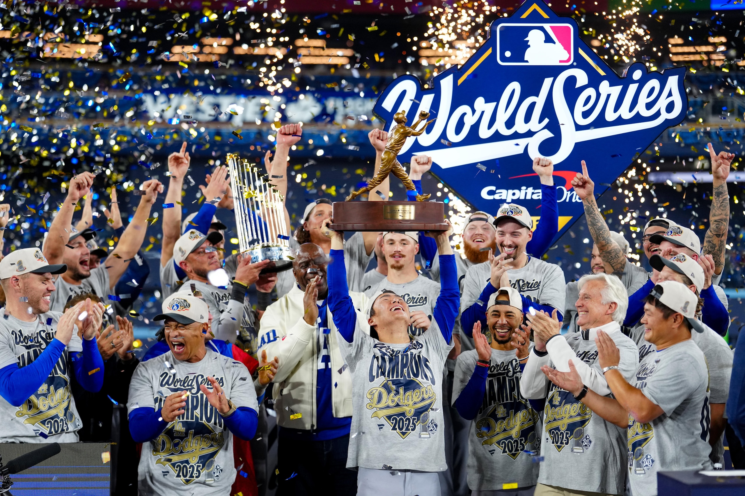 World Series - Los Angeles Dodgers v Toronto Blue Jays - Game 7 World Series - Los Angeles Dodgers v Toronto Blue Jays - Game 7