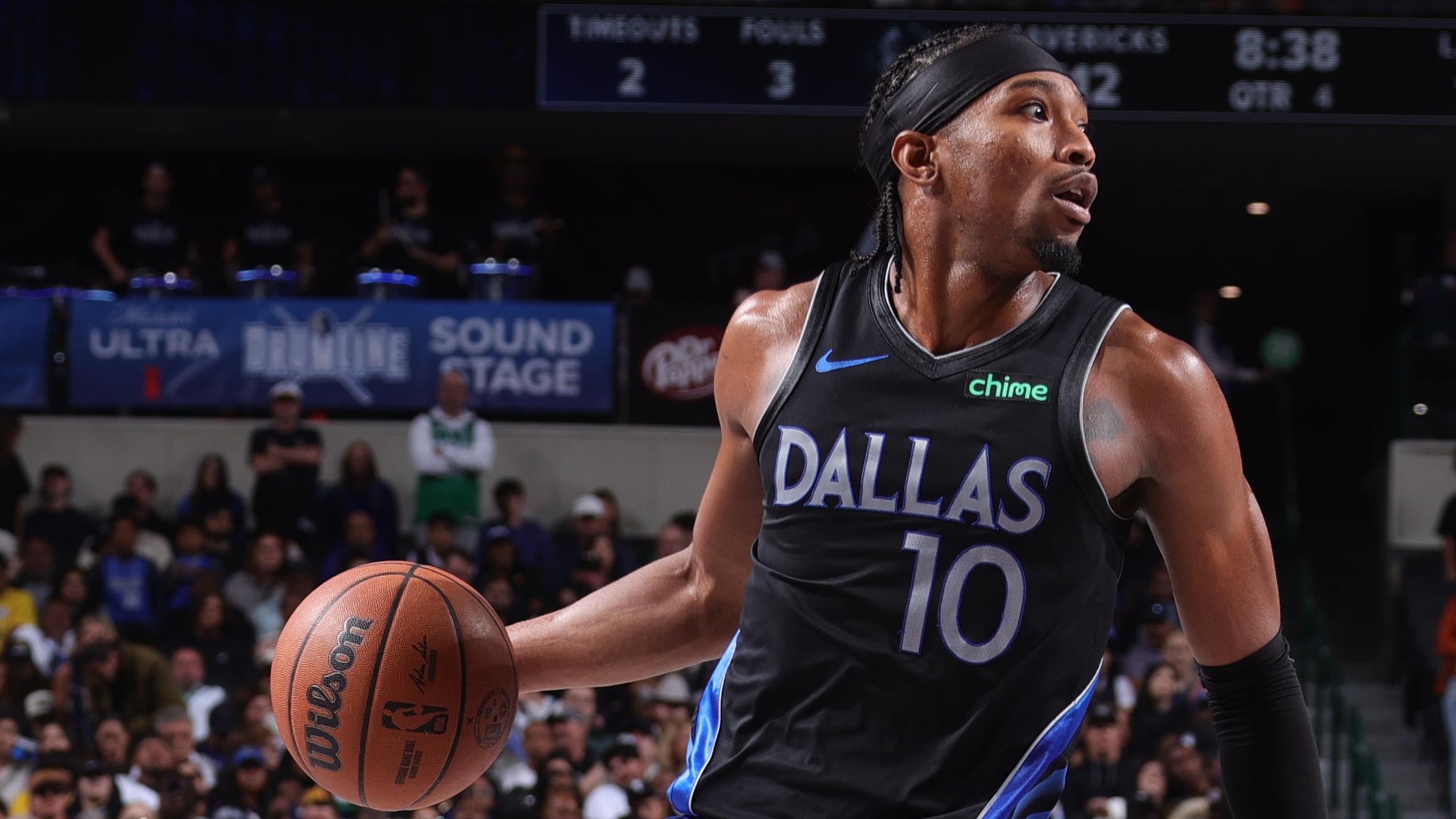 Los Angeles Lakers v Dallas Mavericks