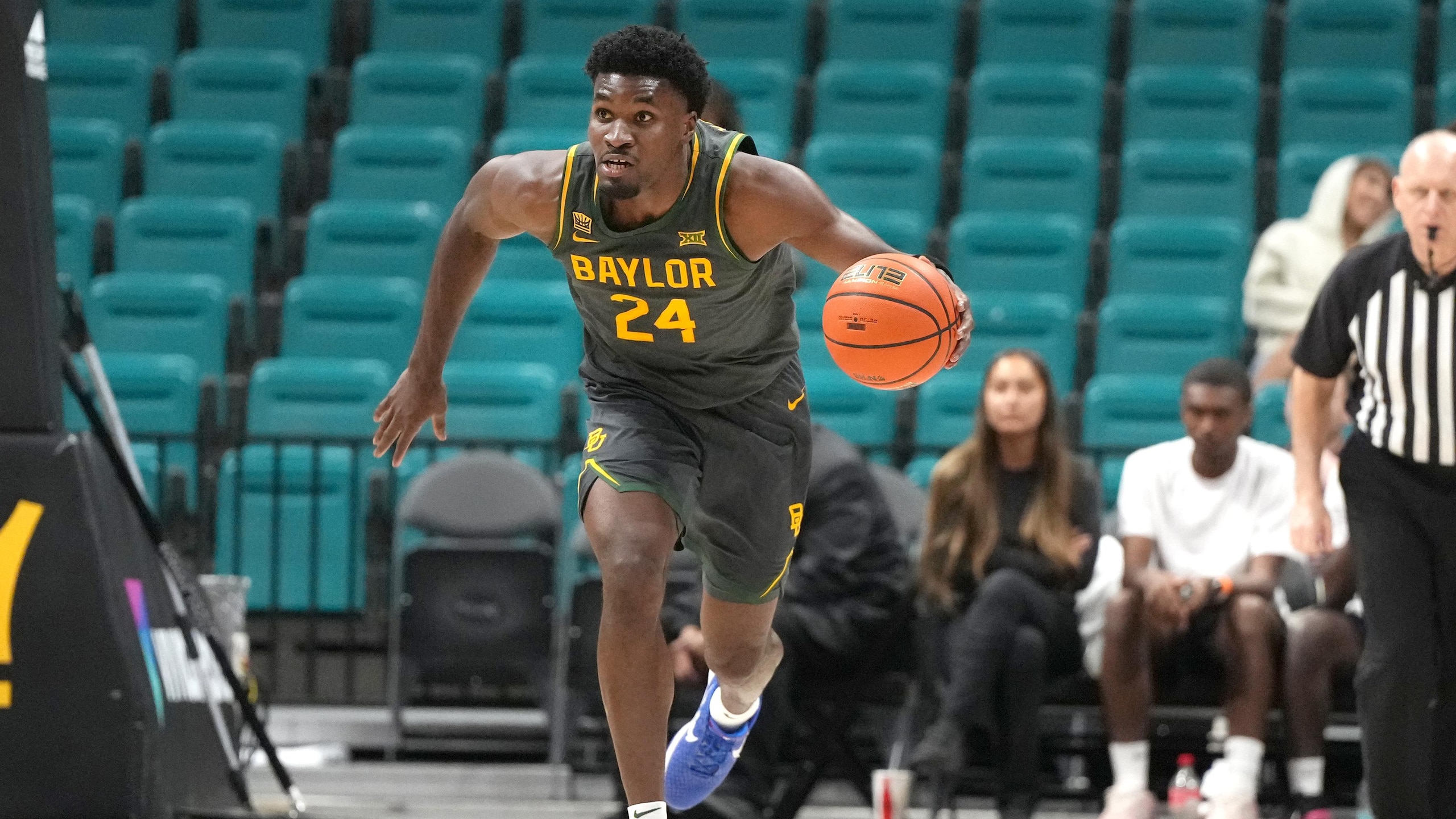 College Basketball Crown - Quarterfinal