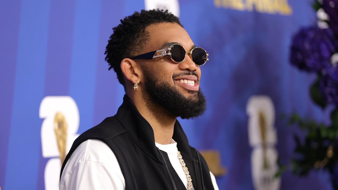 Knicks’ Karl-Anthony Towns Responds to His Topps Superfractor Card Being Pulled In Trending Photo