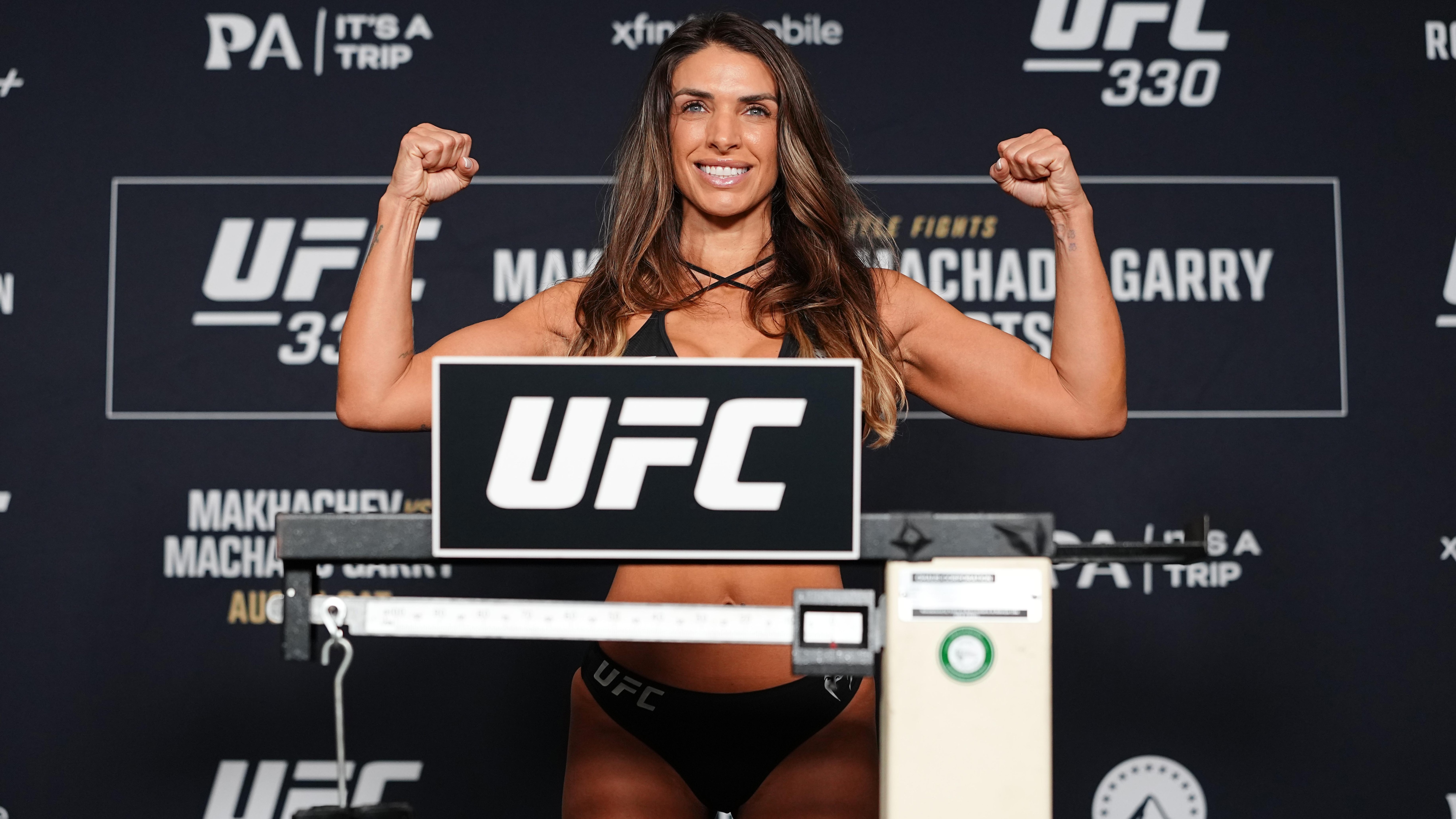 bleacherreport.com - Mike Chiari - Watch UFC Fighters Reveal Shocking Stories Behind Weight Cuts Ahead of Fights