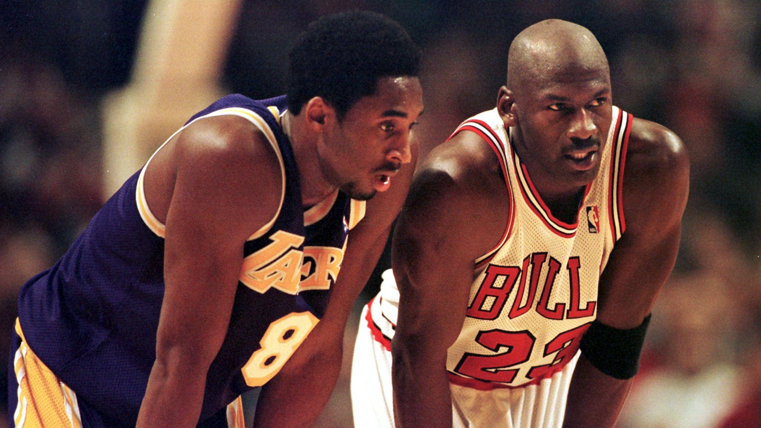 Los Angeles Lakers guard Kobe Bryant(L) and Chicag