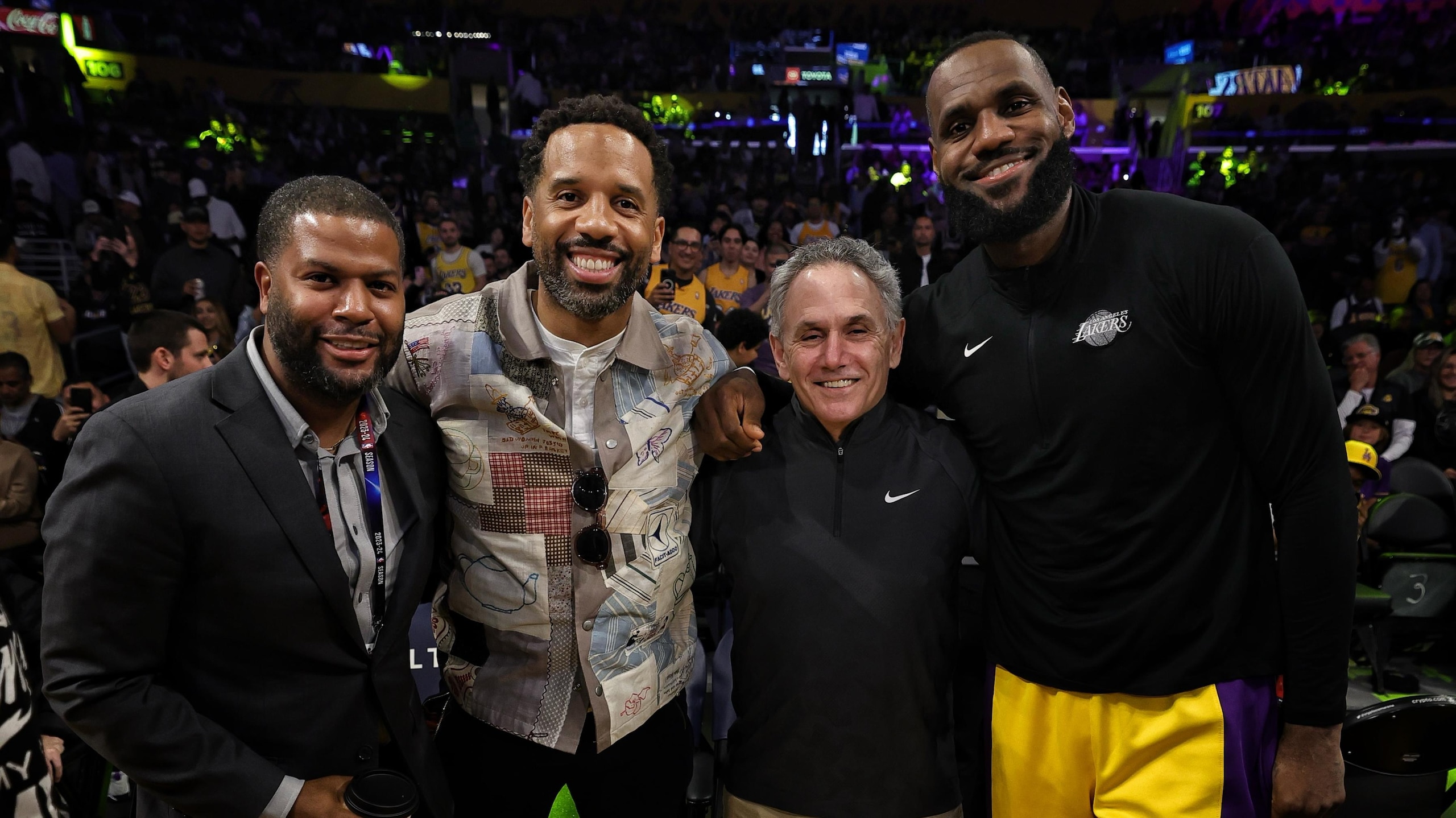 Cleveland Cavaliers v Los Angeles Lakers Cleveland Cavaliers v Los Angeles Lakers