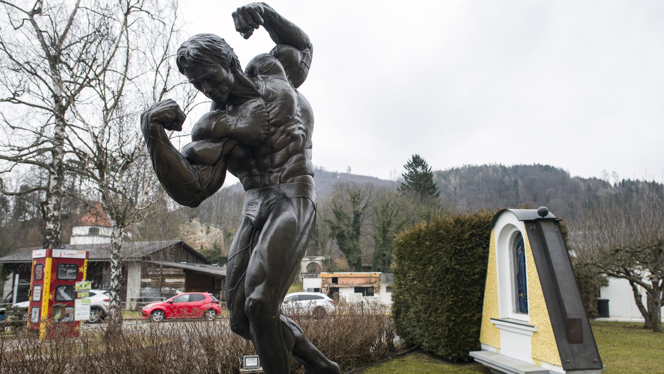The statue of Arnold Schwarzenegger presenting muscles in