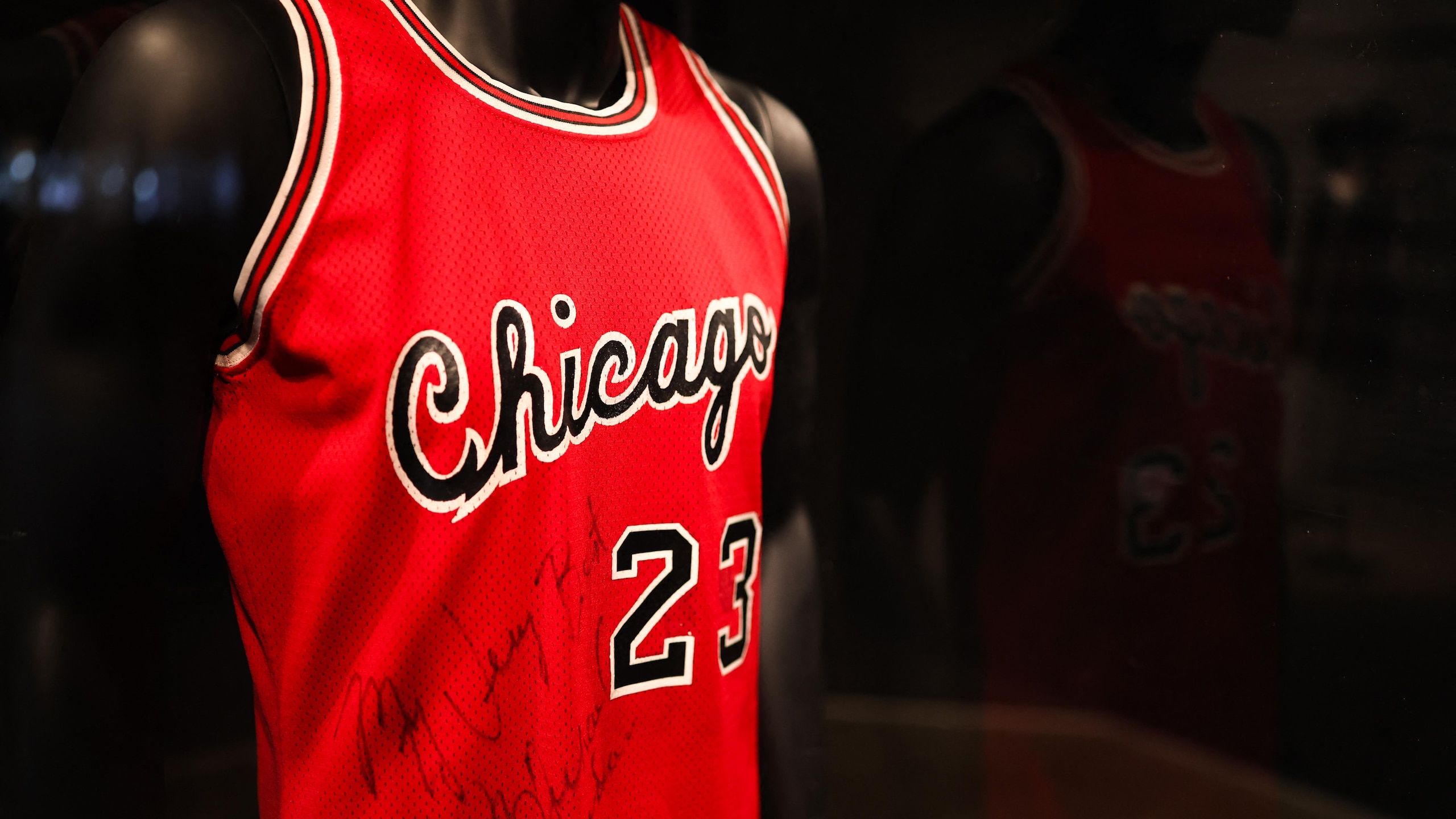 US-CELEBRITY-AUCTION-NBA-BASKETBALL