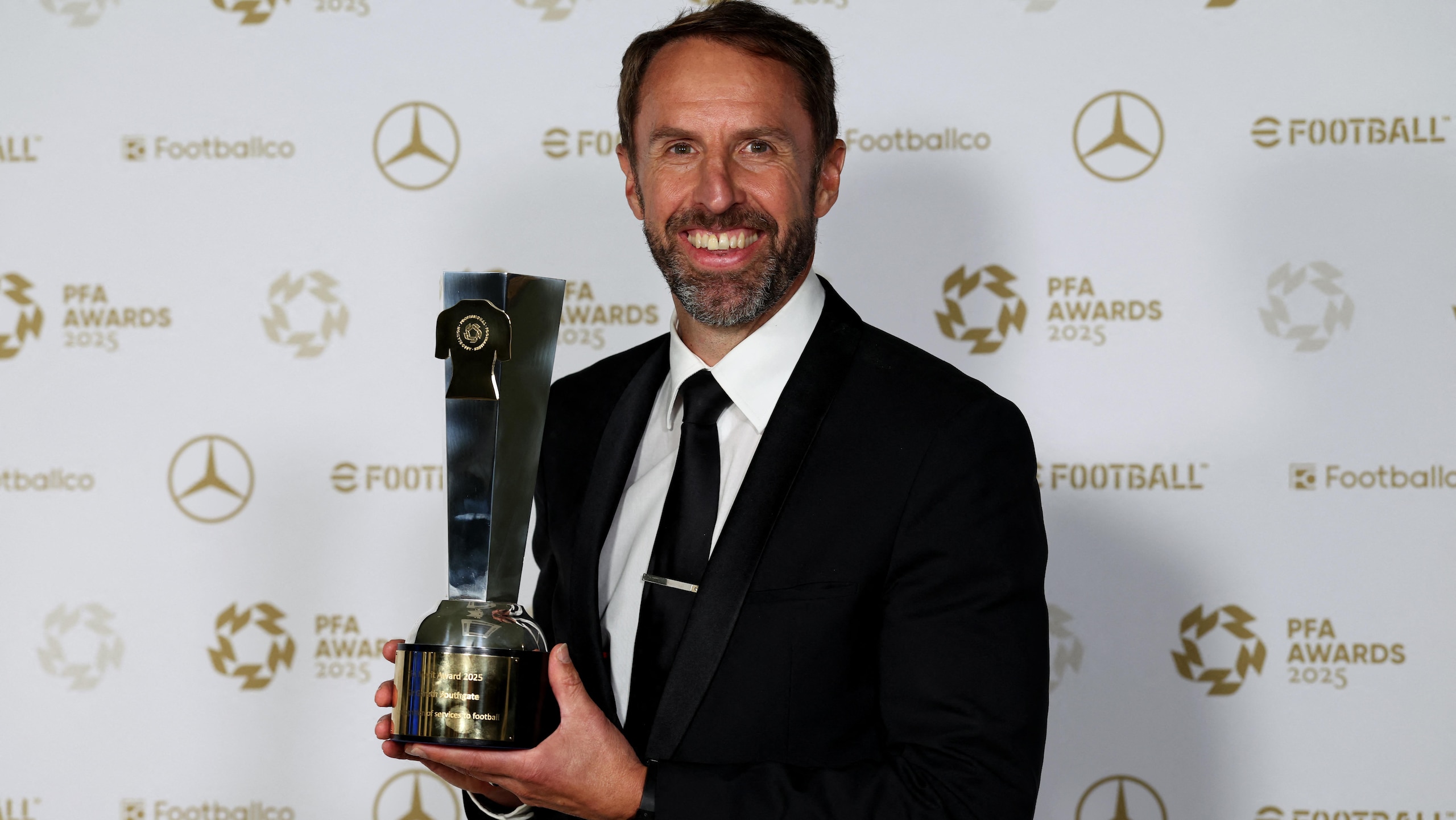 TOPSHOT-BRITAIN-FBL-AWARD