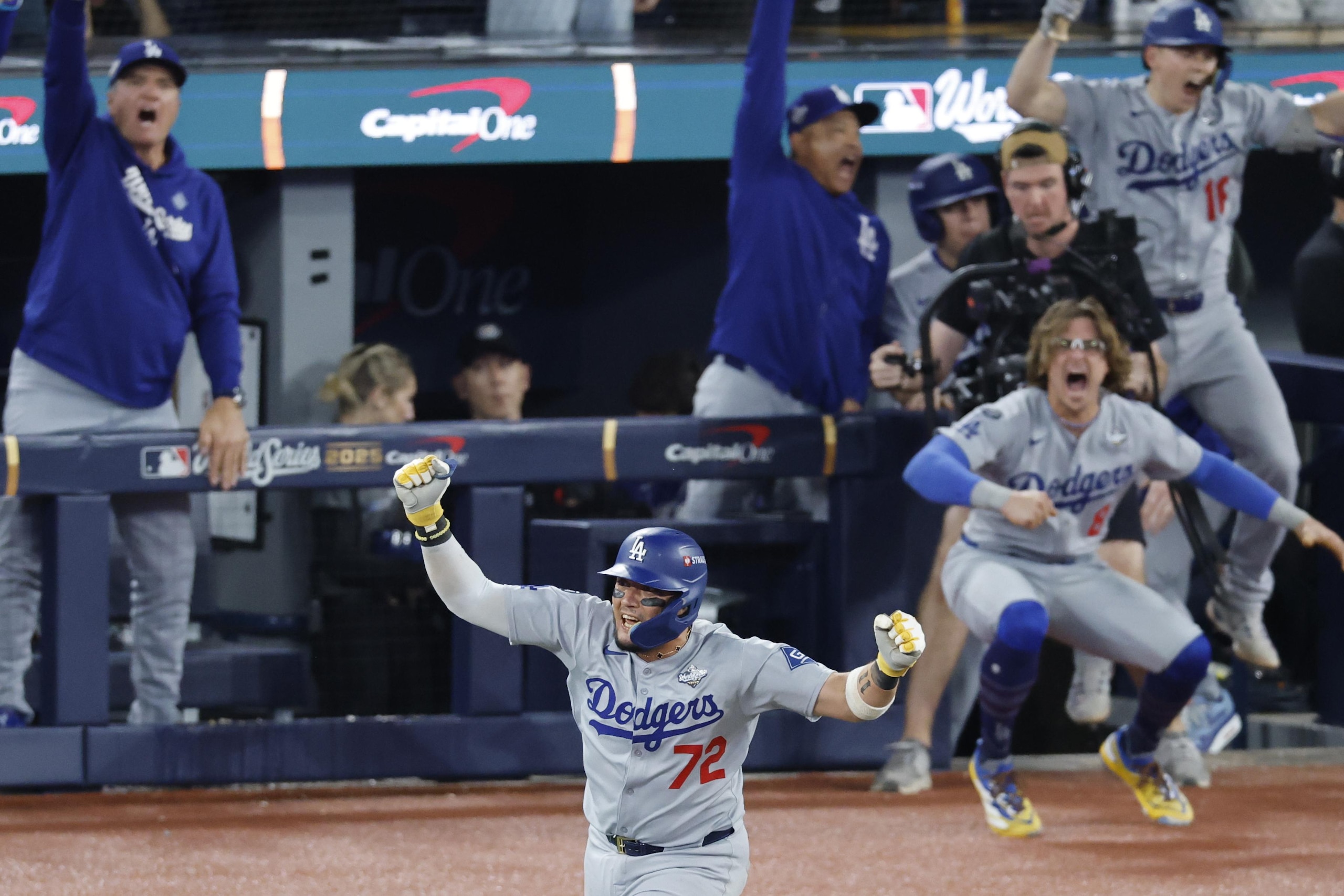 Dodgers vs Bllue Jays in Toronto, Canada