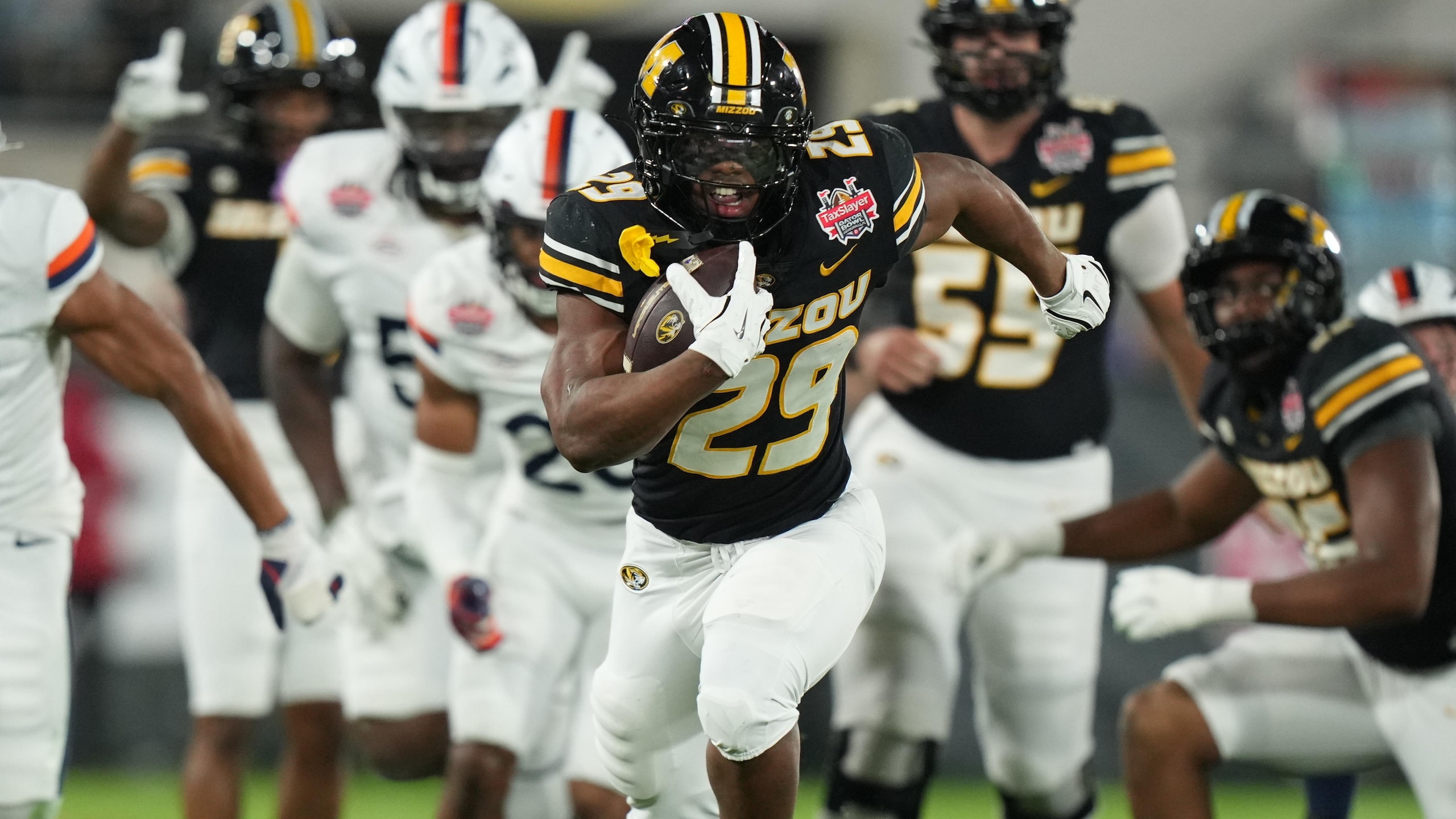 COLLEGE FOOTBALL: DEC 27 TaxSlayer Gator Bowl Virginia vs Missouri COLLEGE FOOTBALL: DEC 27 TaxSlayer Gator Bowl Virginia vs Missouri
