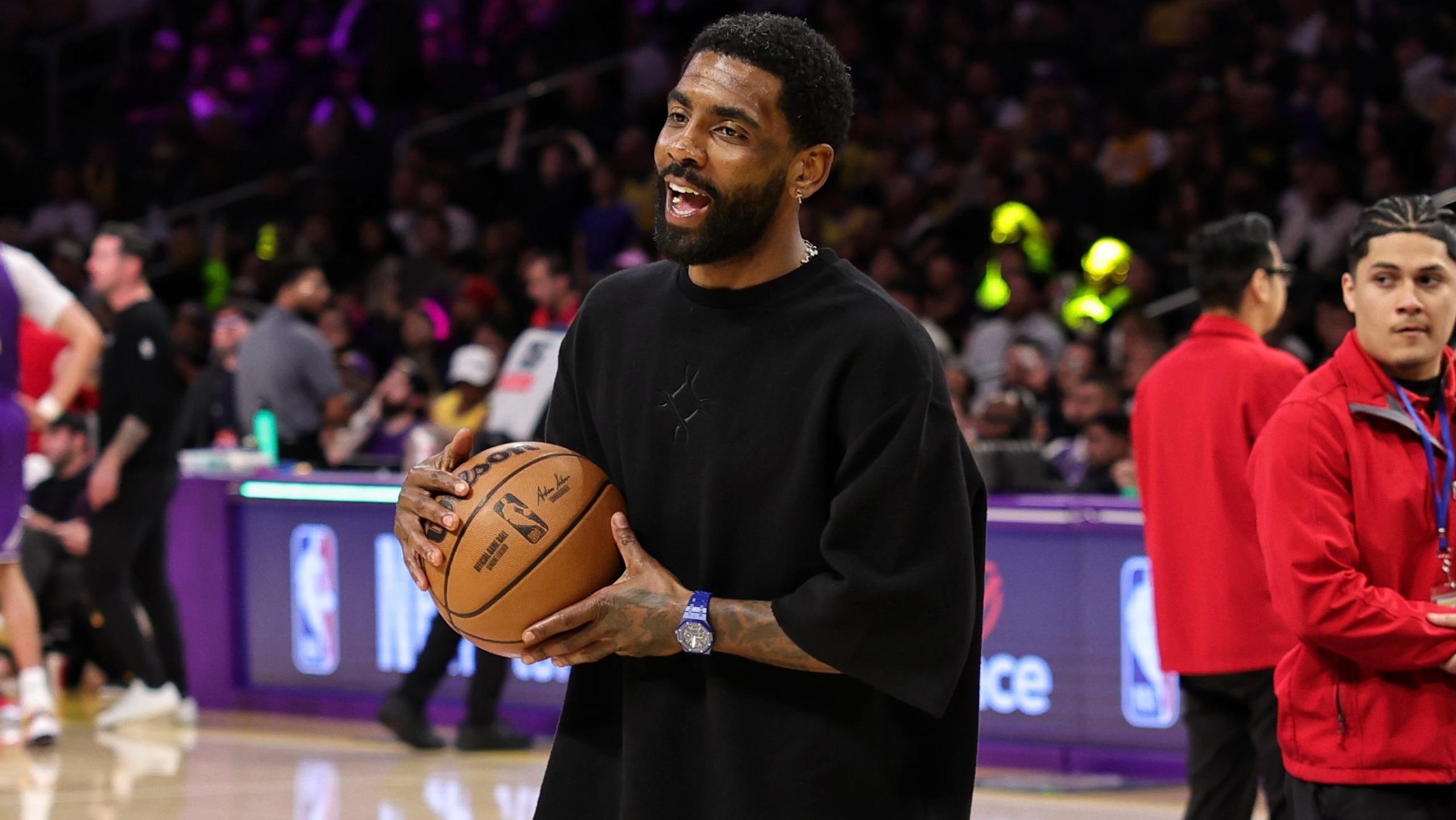 Dallas Mavericks v Los Angeles Lakers