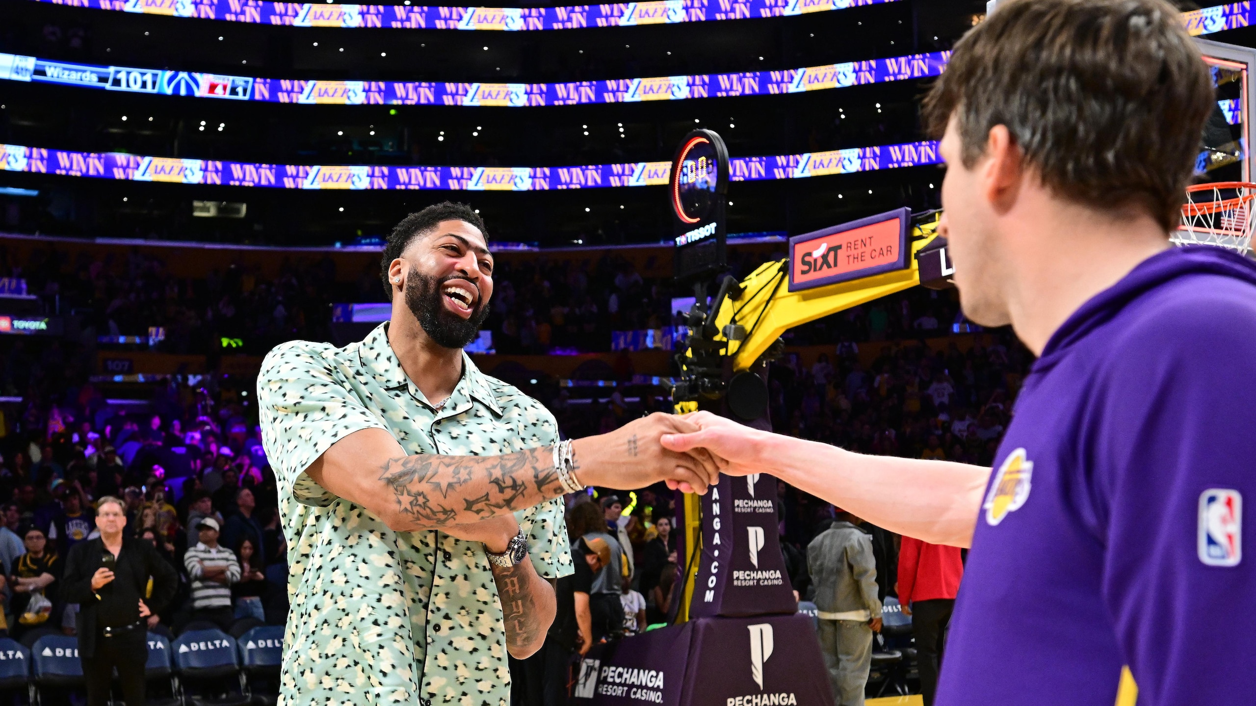 Washington Wizards v Los Angeles Lakers