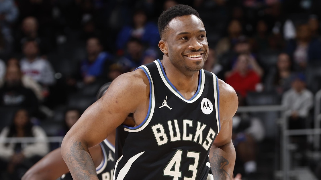 Photo: bleacherreport.com Thanasis Antetokounmpo Leaves NBA to Sign with Greek Club Aris After Giannis's Bucks Exit