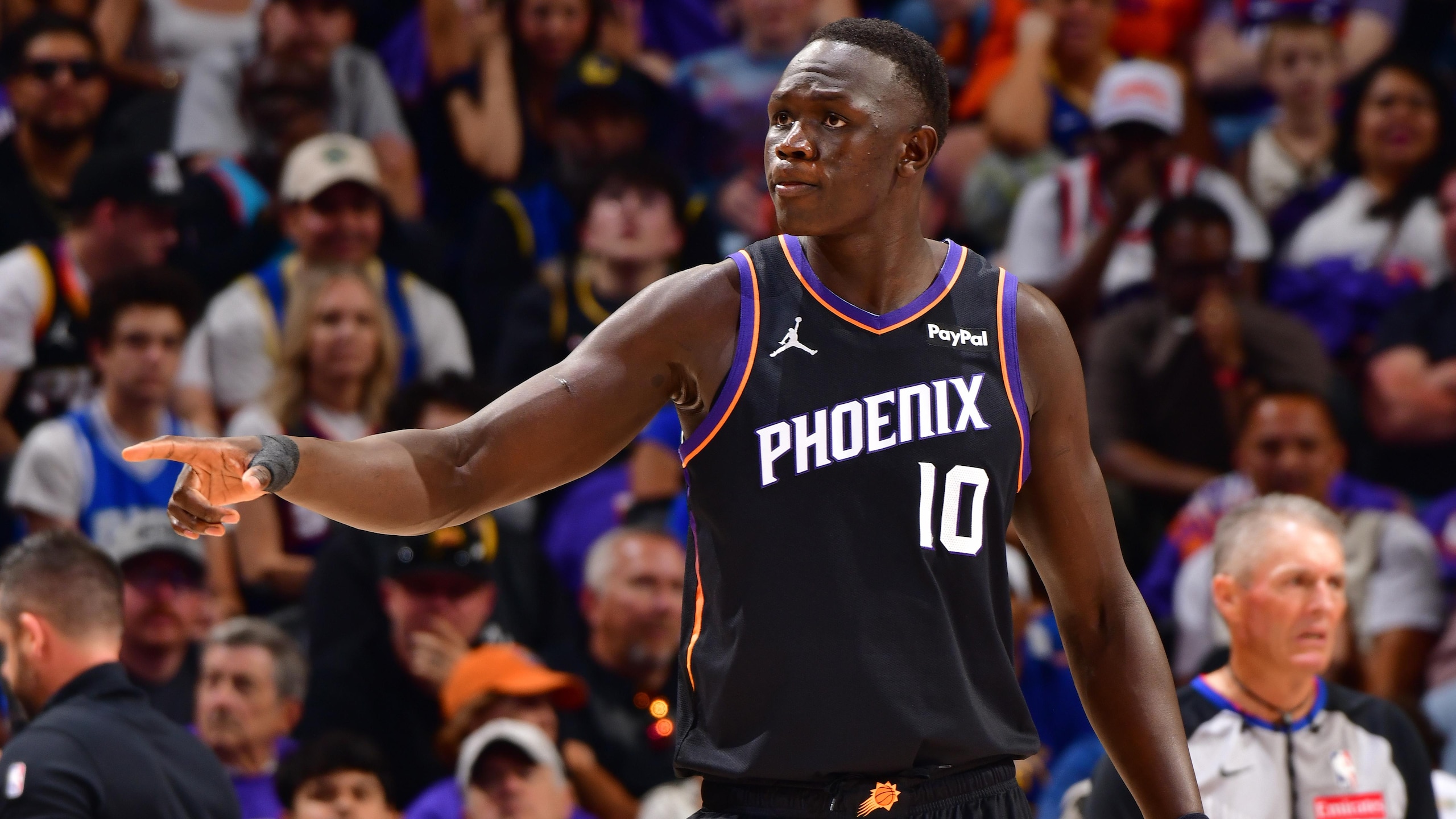 Golden State Warriors v Phoenix Suns - Play-In Tournament