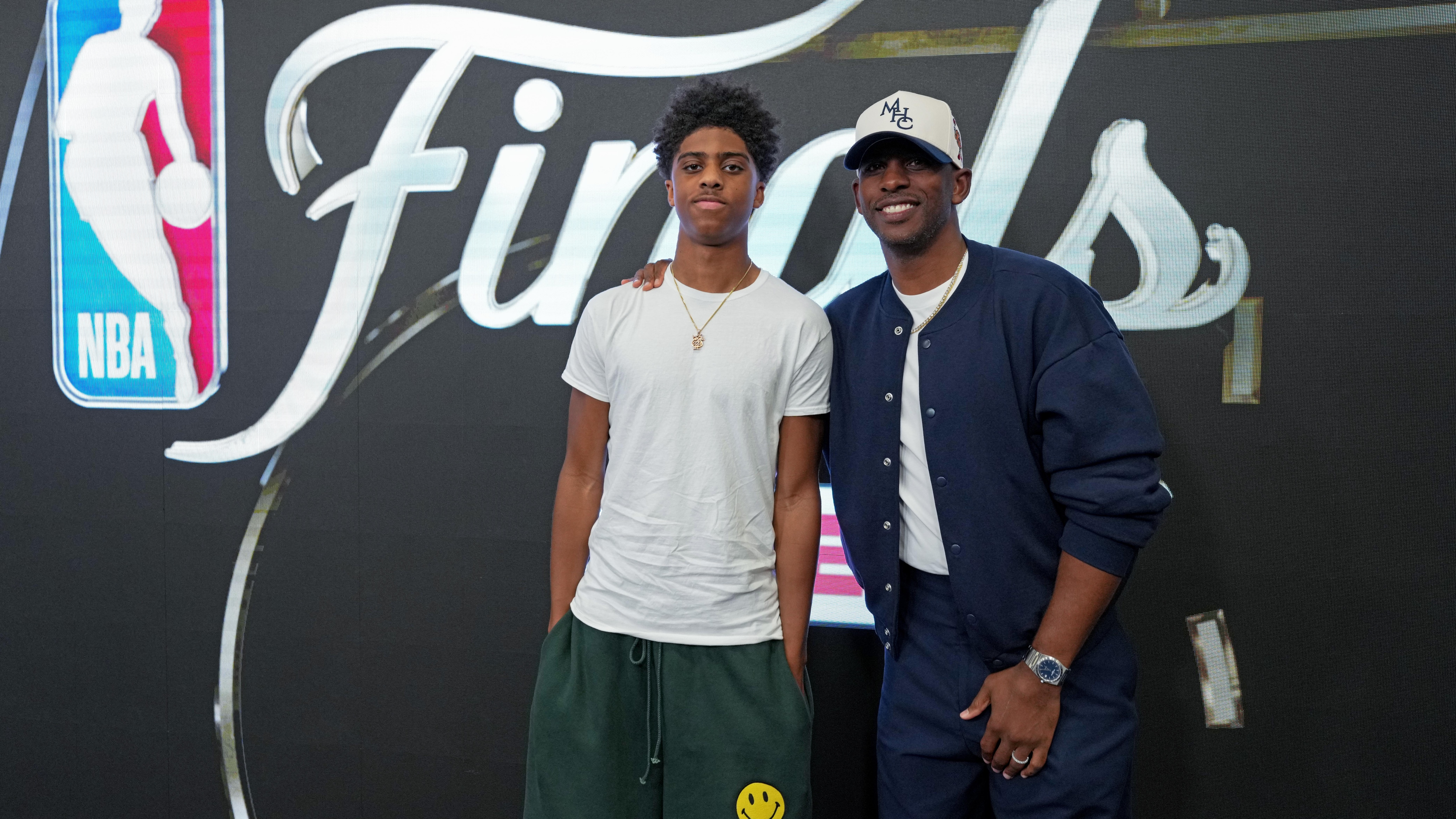 bleacherreport.com - Scott Polacek - Chris Paul II Visits South Carolina in New Photos, Latest Recruiting Buzz on Son of NBA Legend