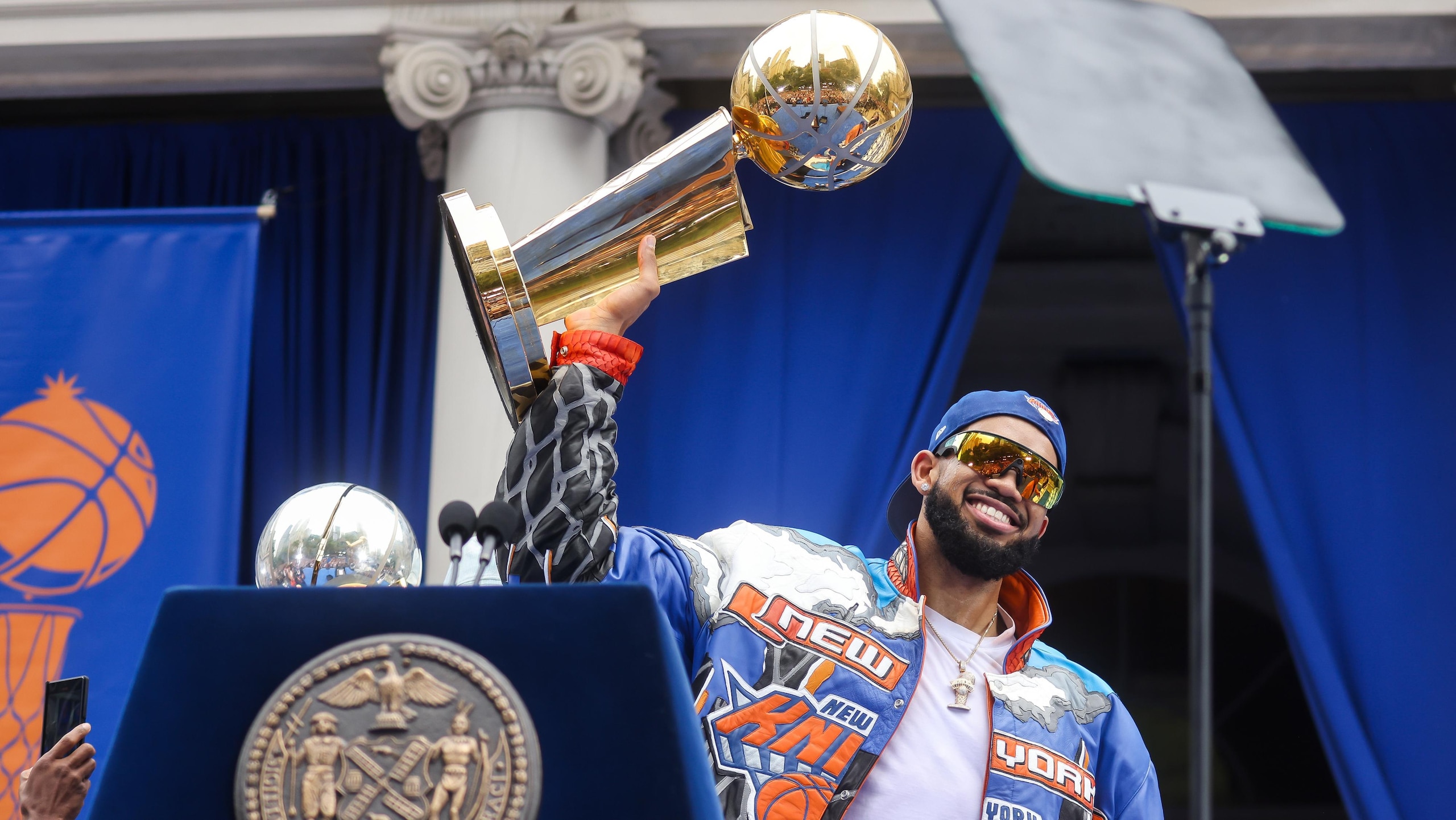 NY Knicks Parade To Engulf Downtown With Fans, Cops, Confetti
