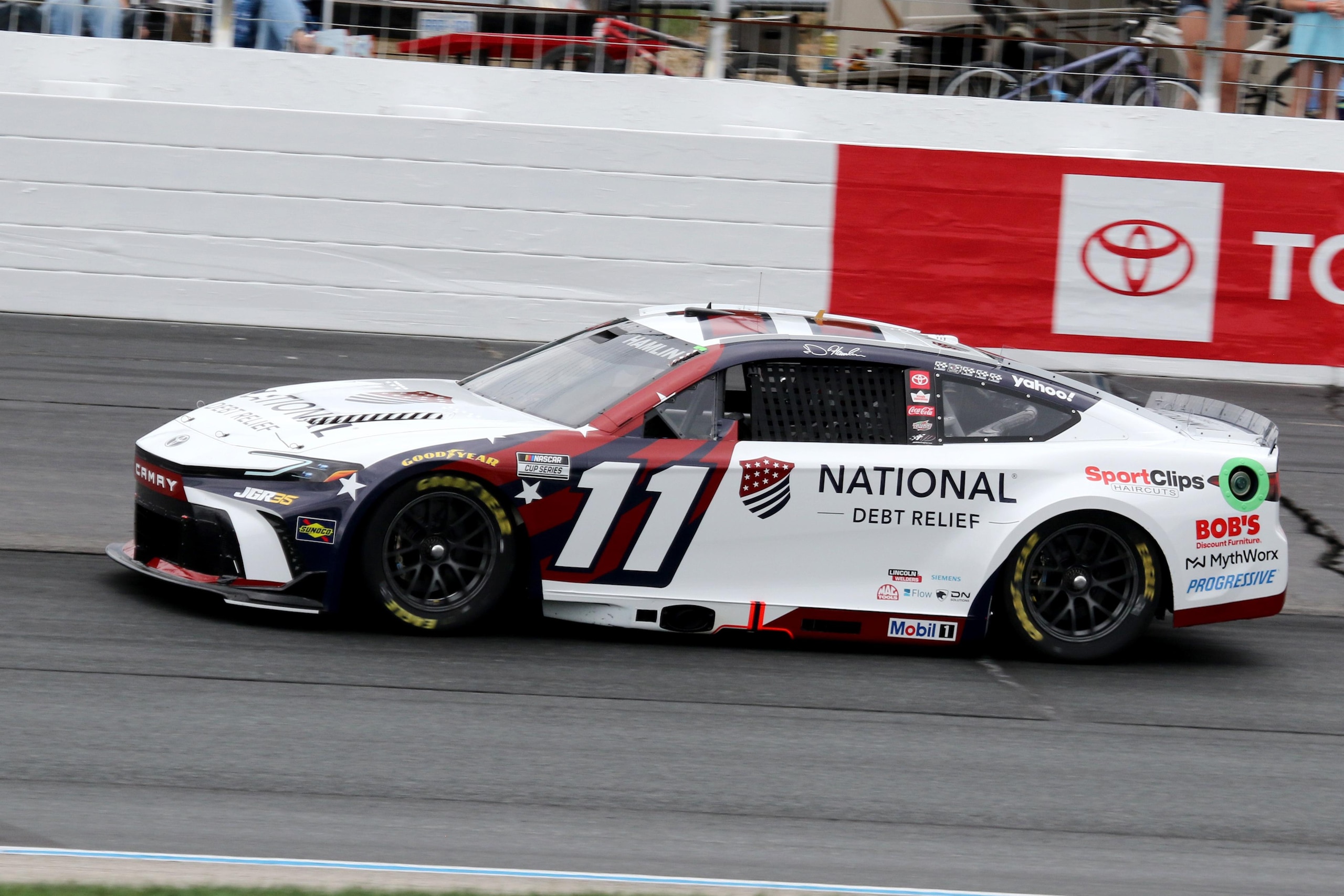 AUTO: AUG 22 NASCAR Cup Series Dollar Tree 301