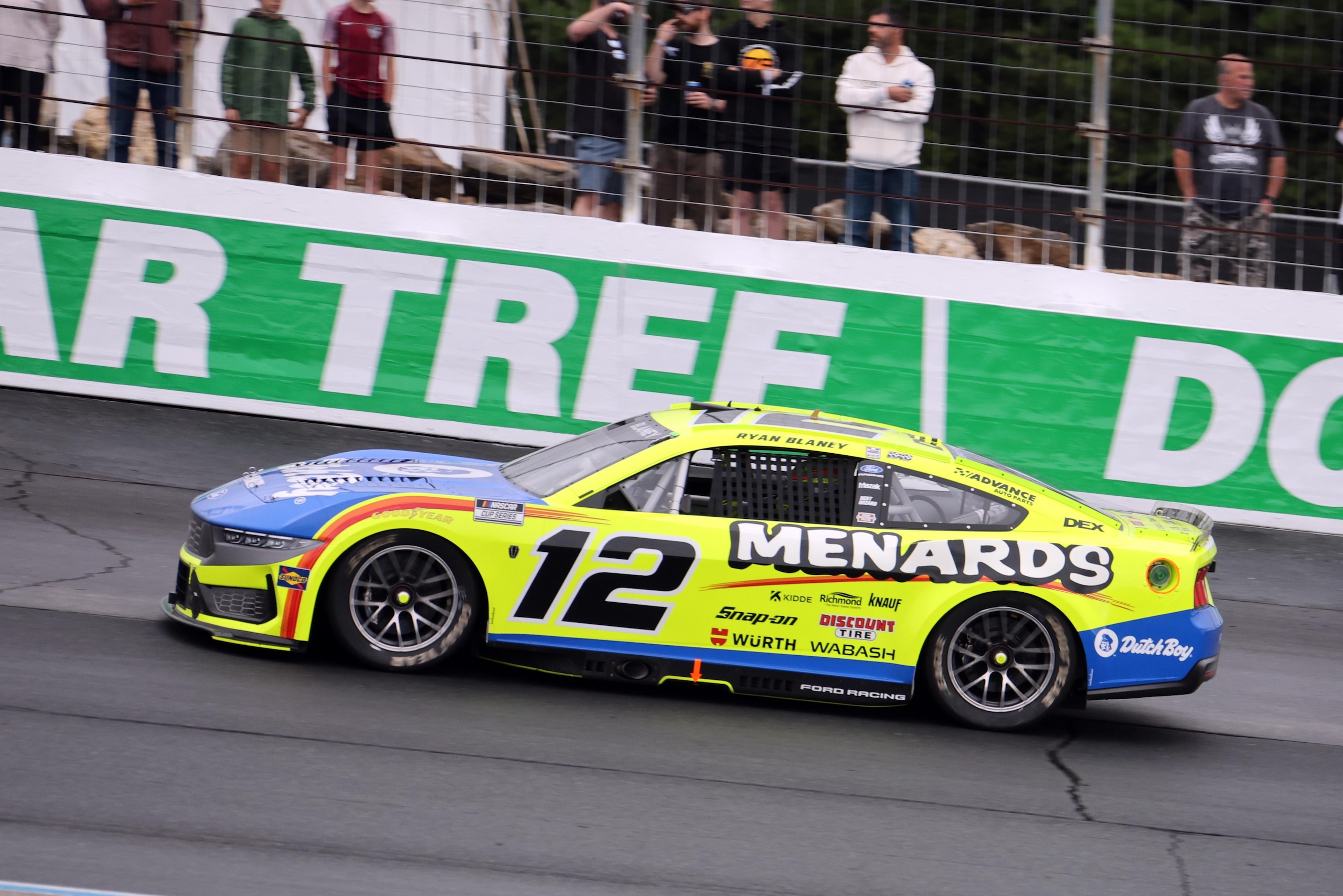 AUTO: AUG 23 NASCAR Cup Series Dollar Tree 301