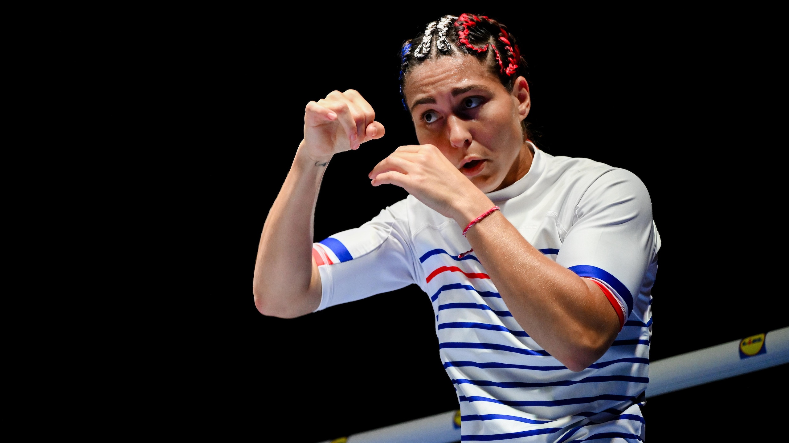 Katie Taylor v Flora Pili - Workouts