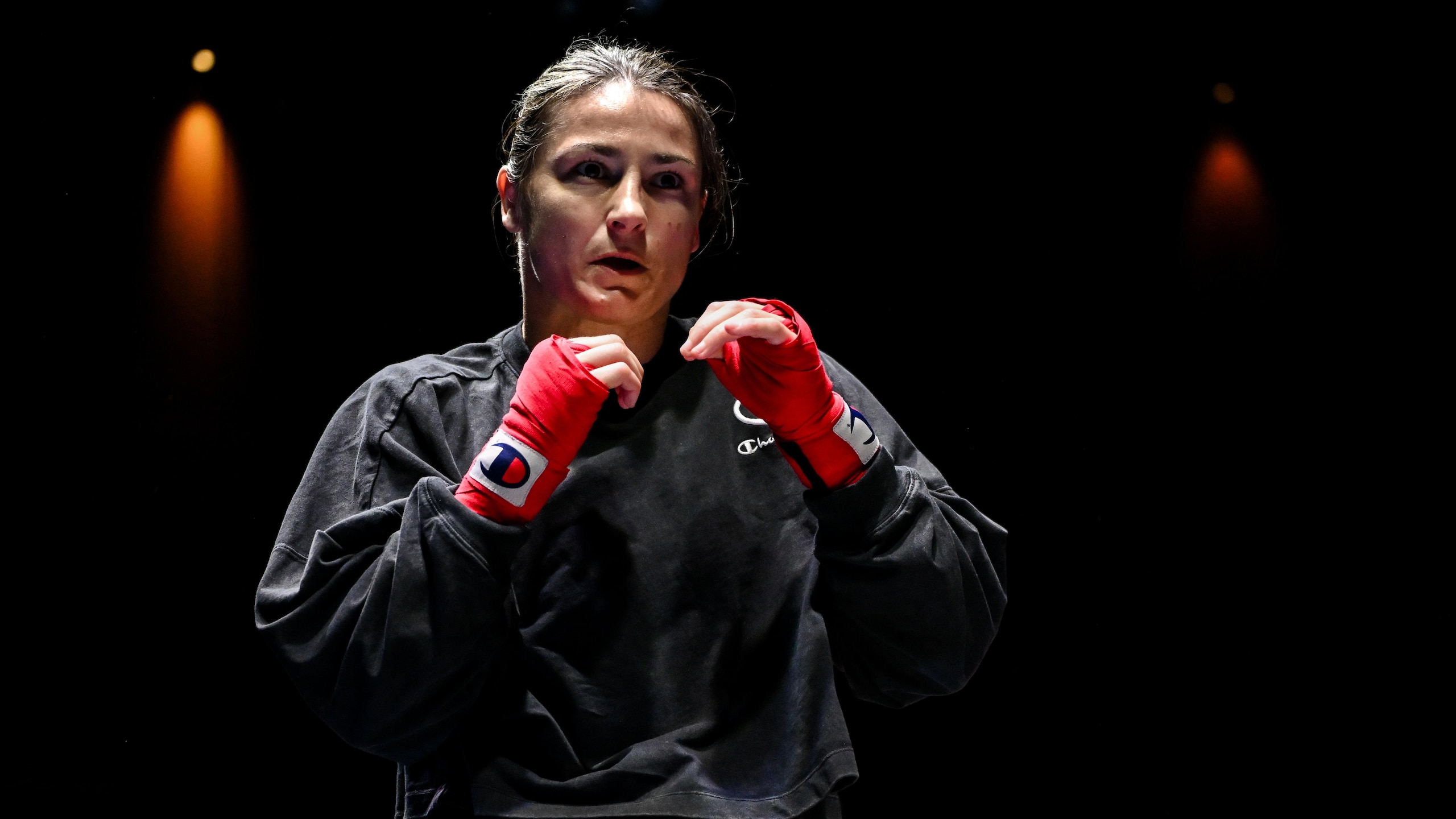 Katie Taylor v Flora Pili - Workouts