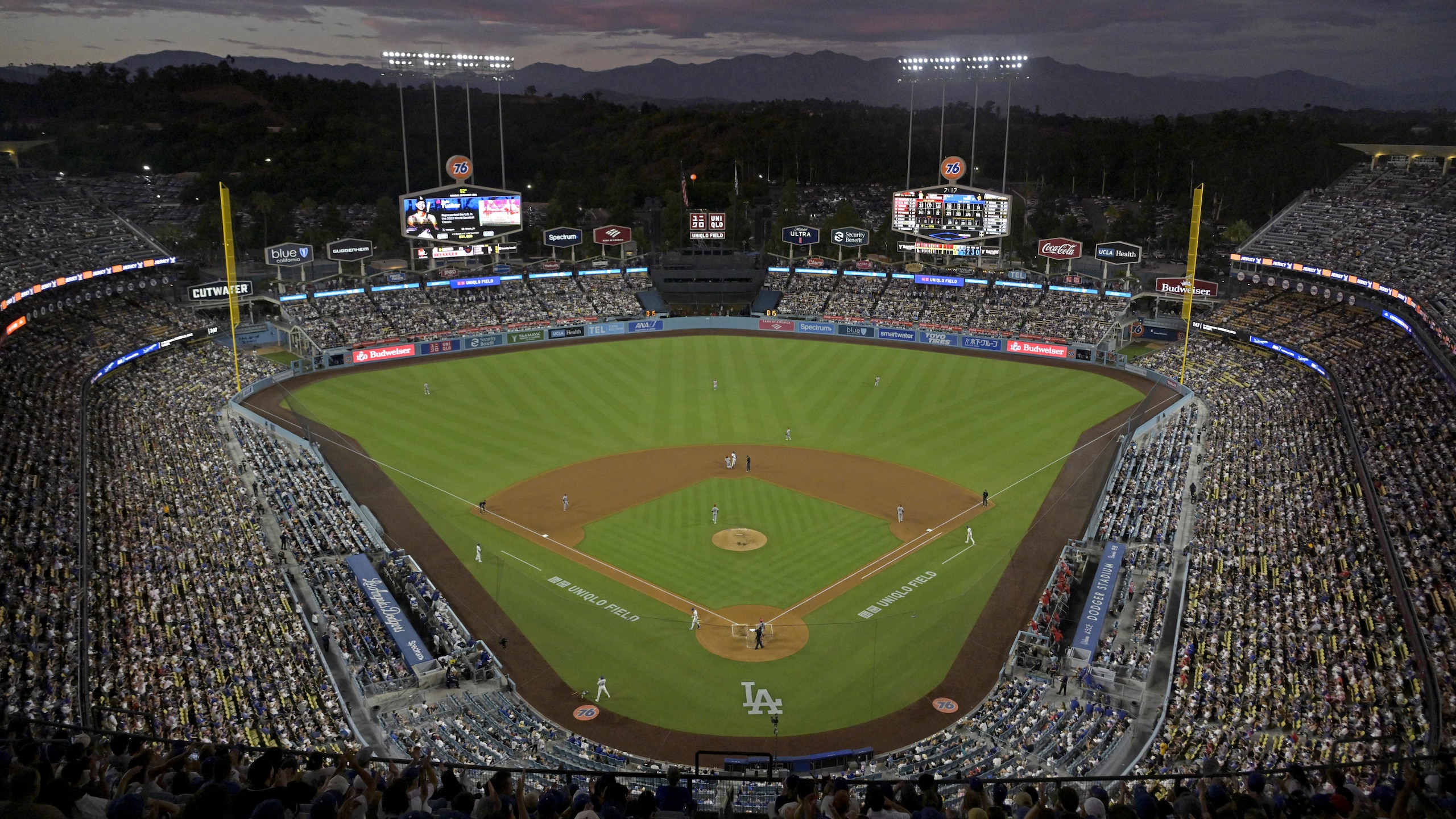 Cincinnati Reds v Los Angeles Dodgers