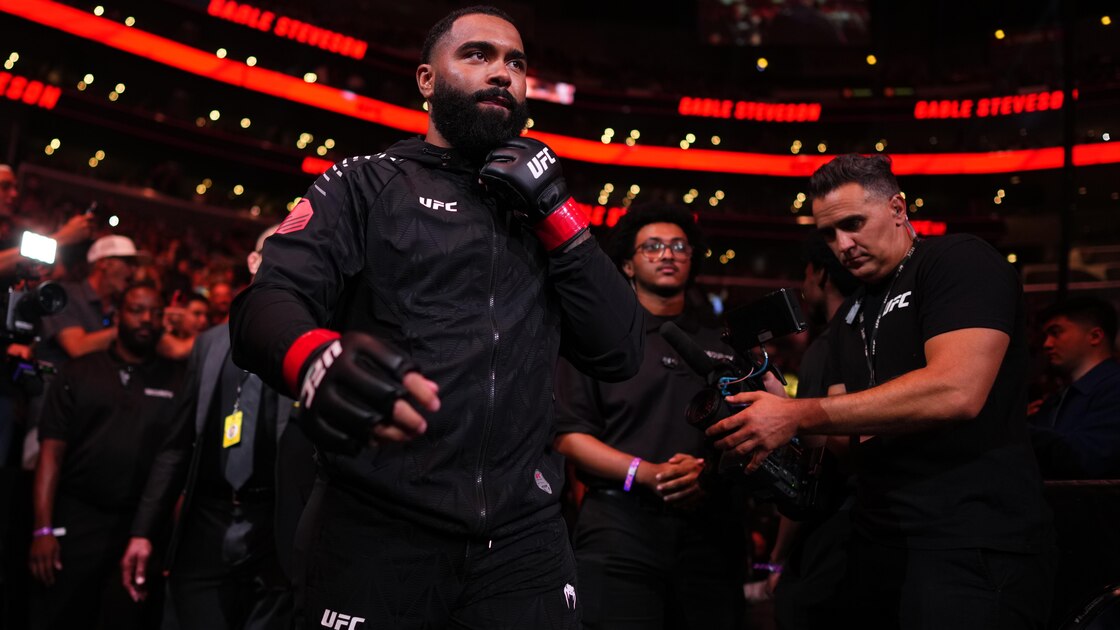 Gable Steveson knocked out by Sean Sharaf in first round at UFC 331
