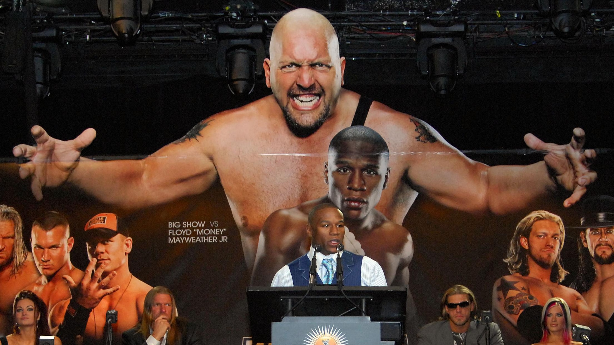 Floyd Mayweather& Big Show Face Off Before WrestleMania XXIV